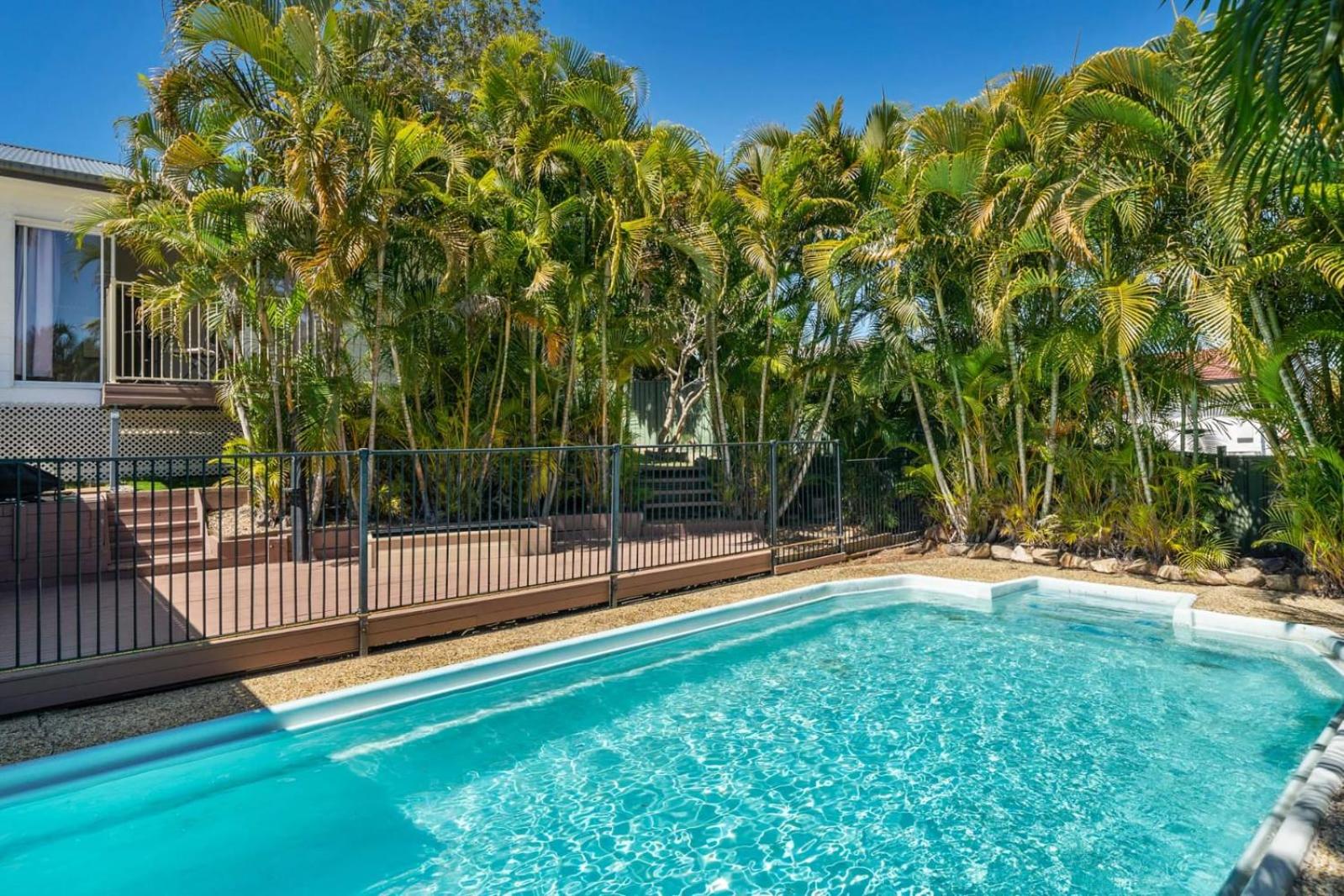 Tropical 2-bedroom Guesthouse, Pool, Sauna