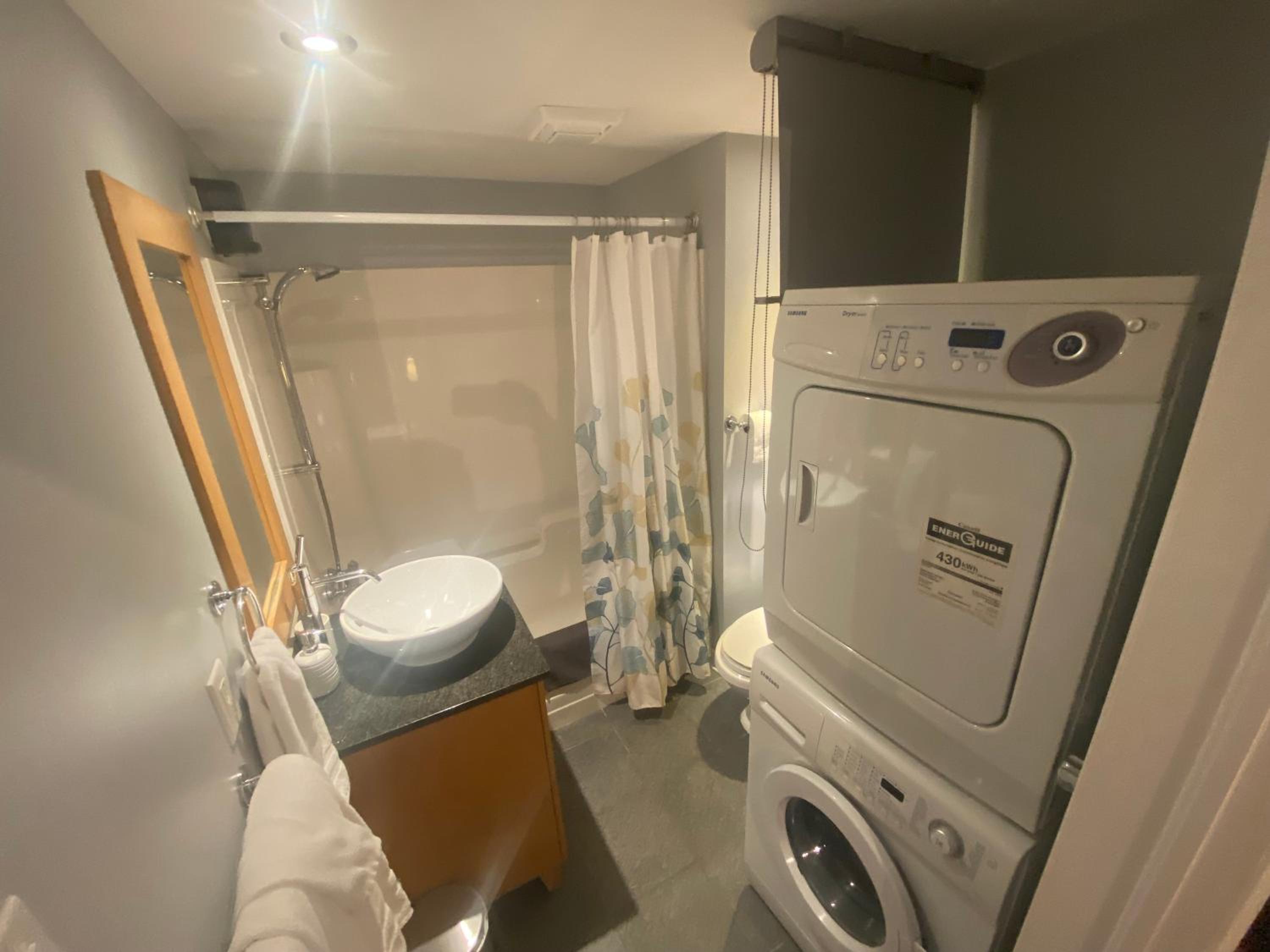 ApartHotelMontreal by Les Terrasses Saint Urbain 2225I2