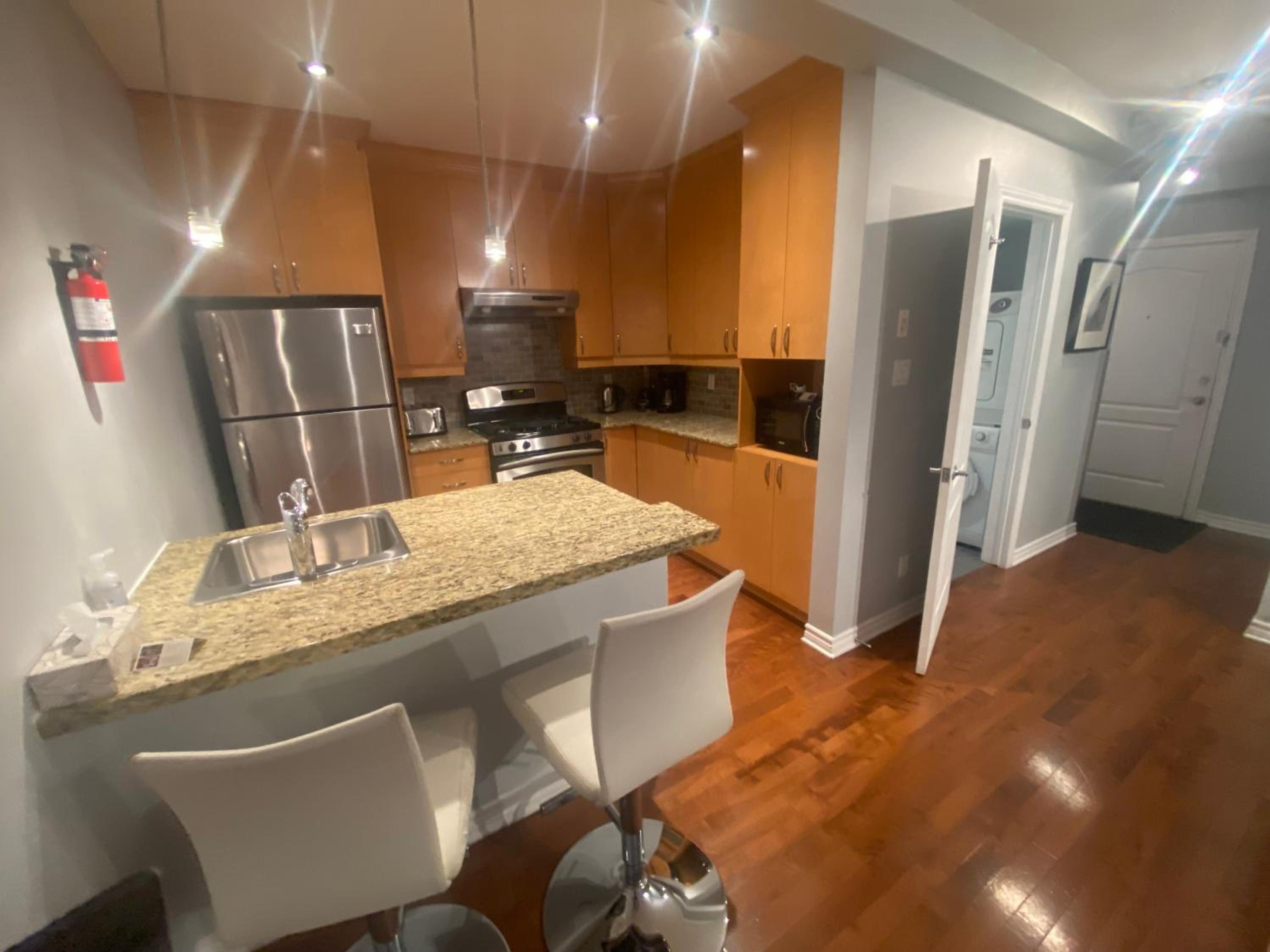 ApartHotelMontreal by Les Terrasses Saint Urbain 2225I2
