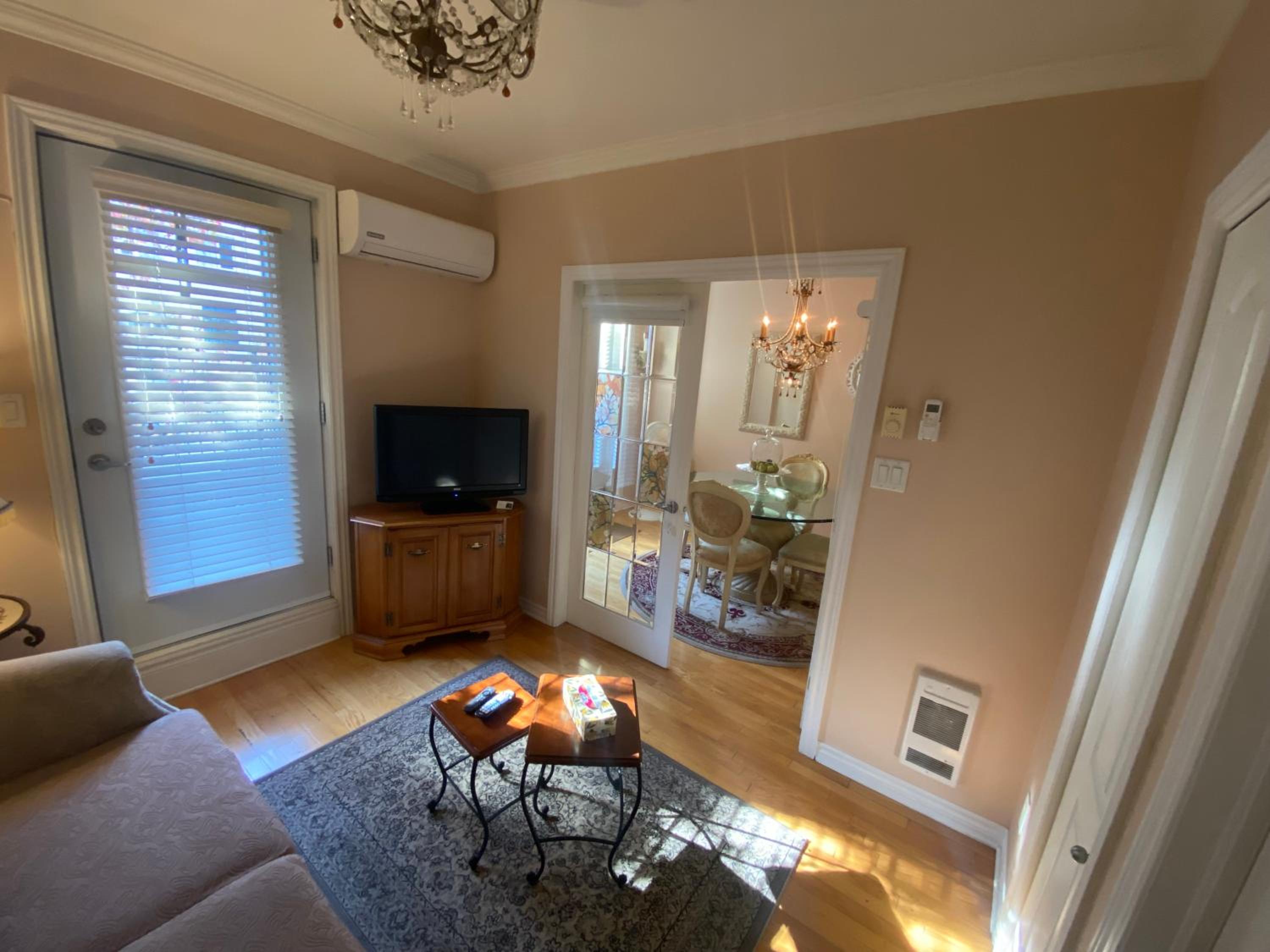 ApartHotelMontreal by Les Terrasses Saint Urbain 2225I2