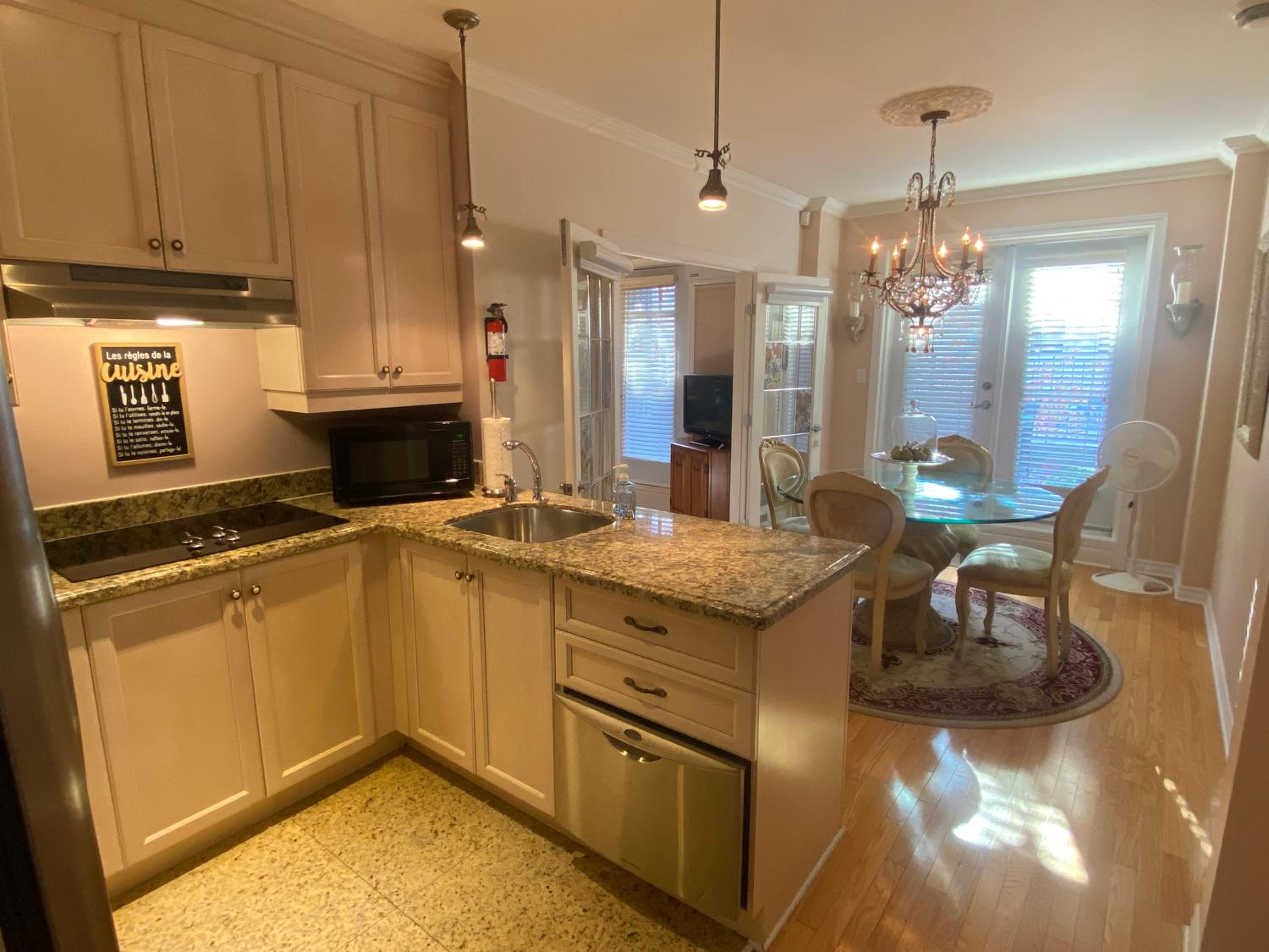 ApartHotelMontreal by Les Terrasses Saint Urbain 2225I2