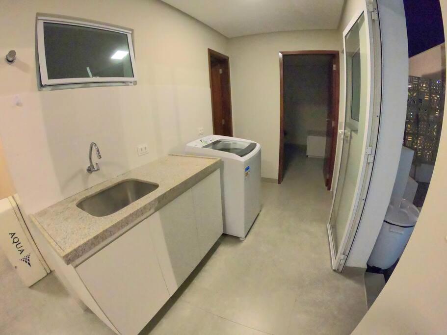 Piscina aquecida, 5 suítes e pé na areia com vista espetacular!!
