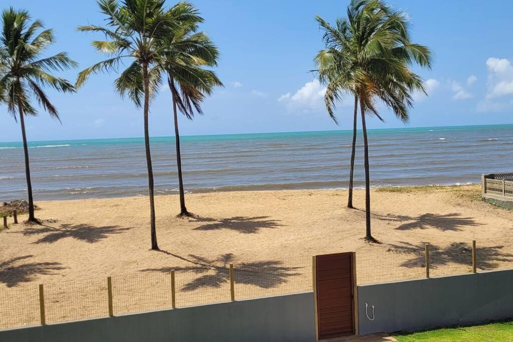 Piscina aquecida, 5 suítes e pé na areia com vista espetacular!!