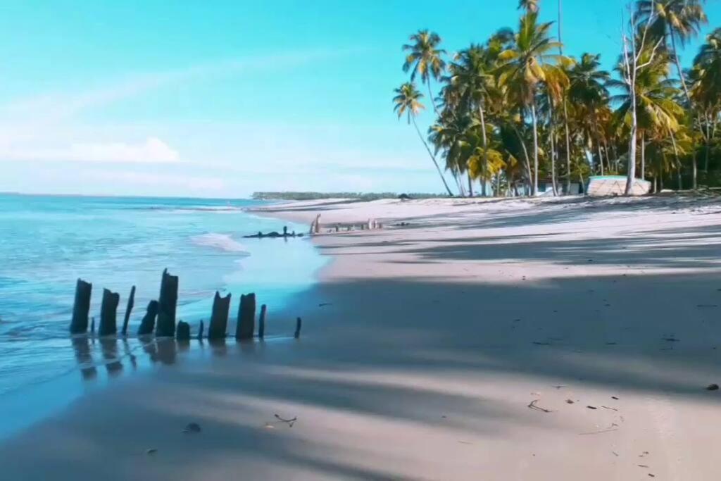 Piscina aquecida, 5 suítes e pé na areia com vista espetacular!!