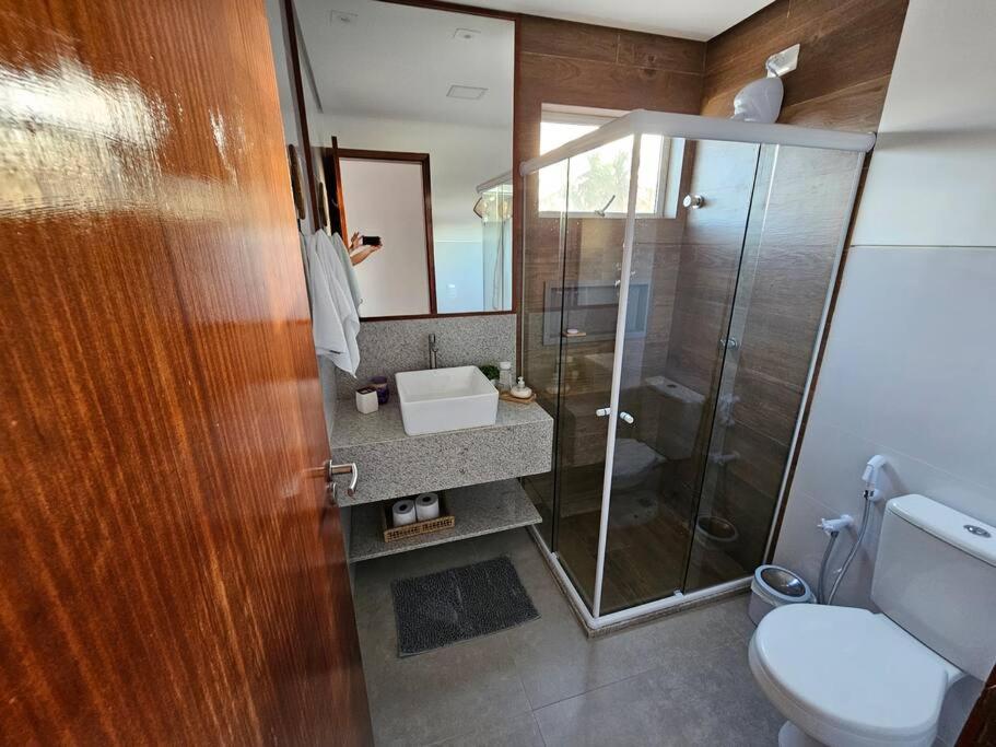 Piscina aquecida, 5 suítes e pé na areia com vista espetacular!!
