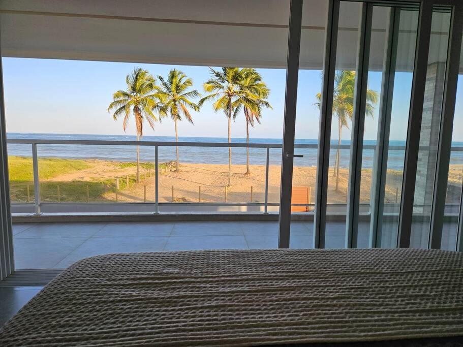 Piscina aquecida, 5 suítes e pé na areia com vista espetacular!!