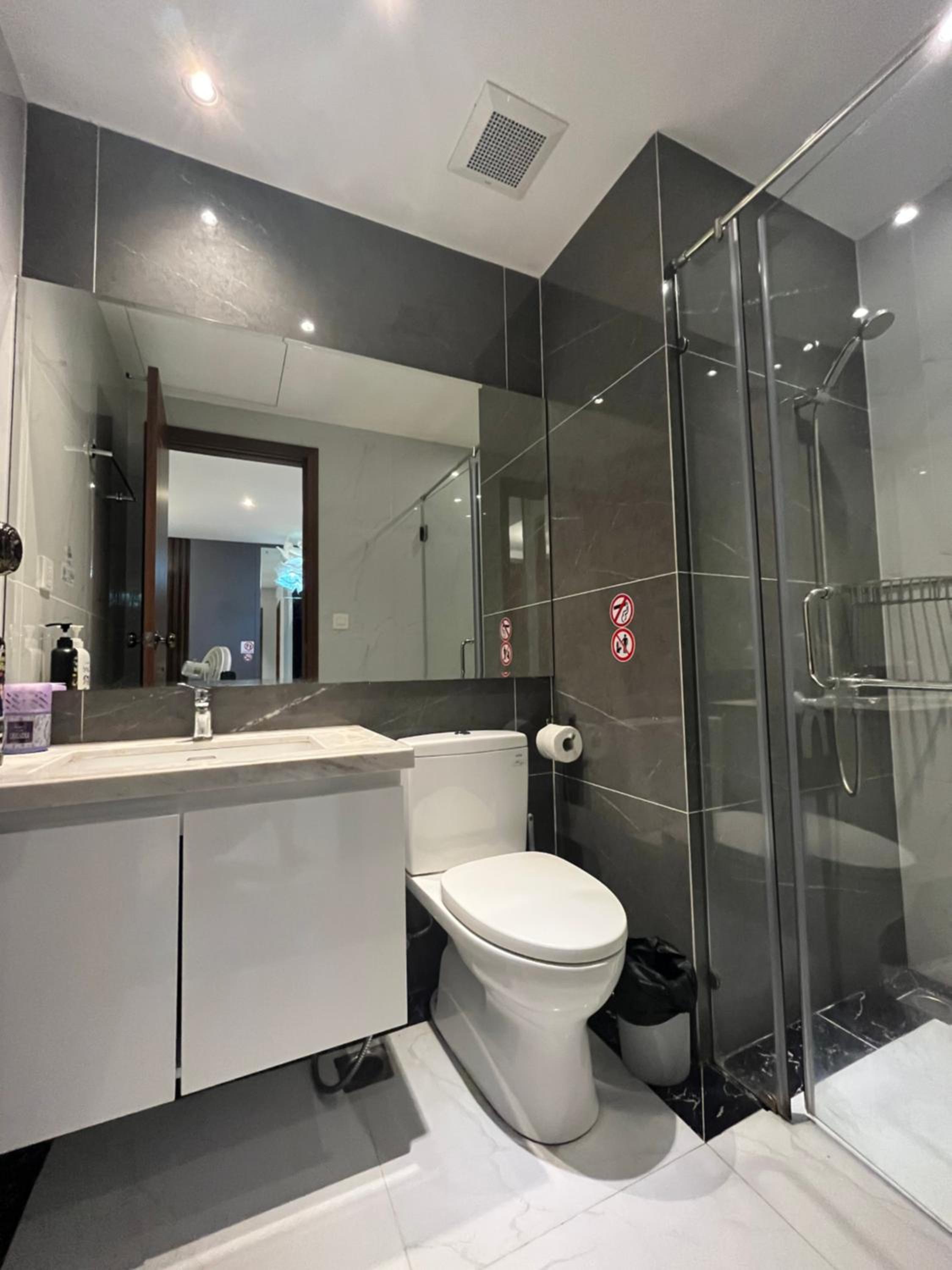 KIRAKUAN CHILL 2BR Pool/Gym