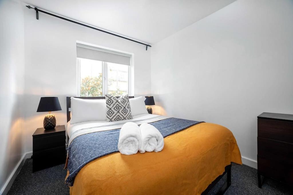 Spacious 3-Bedroom Apartment Near London Museum