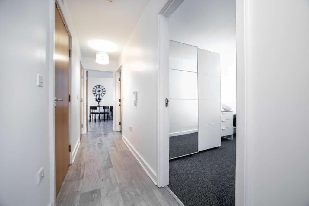 Spacious 3-Bedroom Apartment Near London Museum