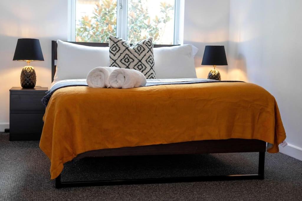 Spacious 3-Bedroom Apartment Near London Museum