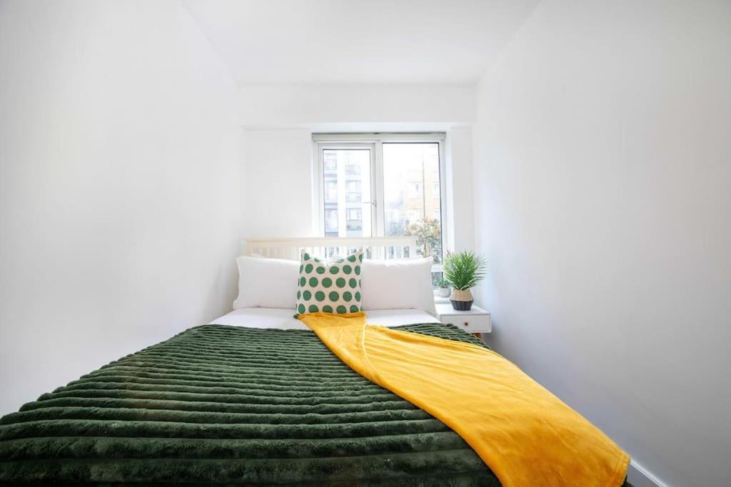 Spacious 3-Bedroom Apartment Near London Museum