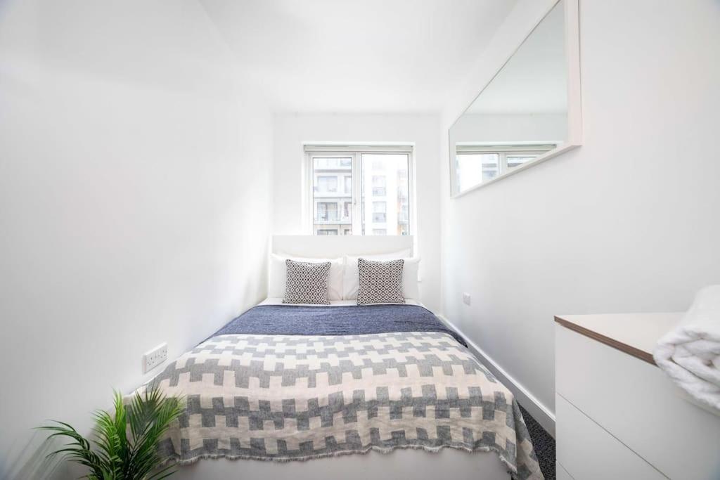 Spacious 3-Bedroom Apartment Near London Museum