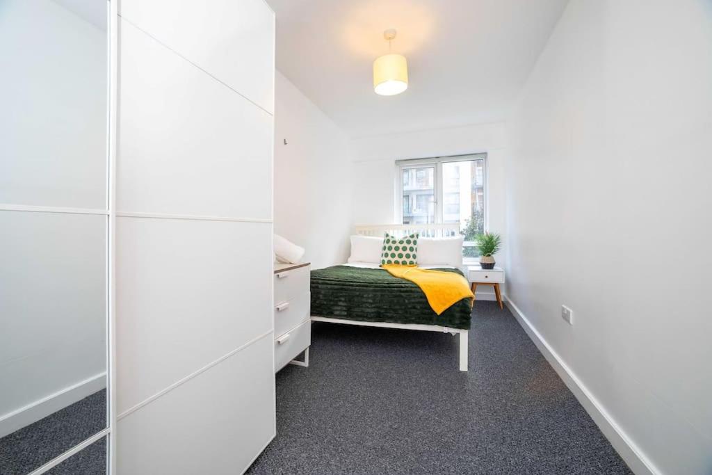 Spacious 3-Bedroom Apartment Near London Museum
