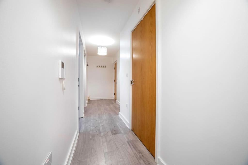 Spacious 3-Bedroom Apartment Near London Museum