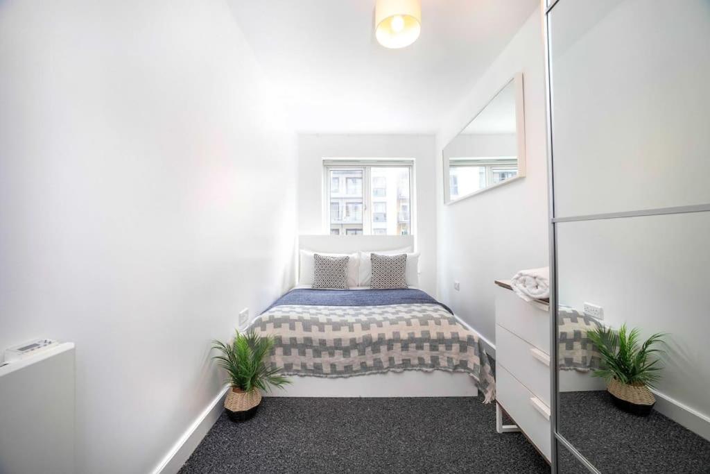 Spacious 3-Bedroom Apartment Near London Museum