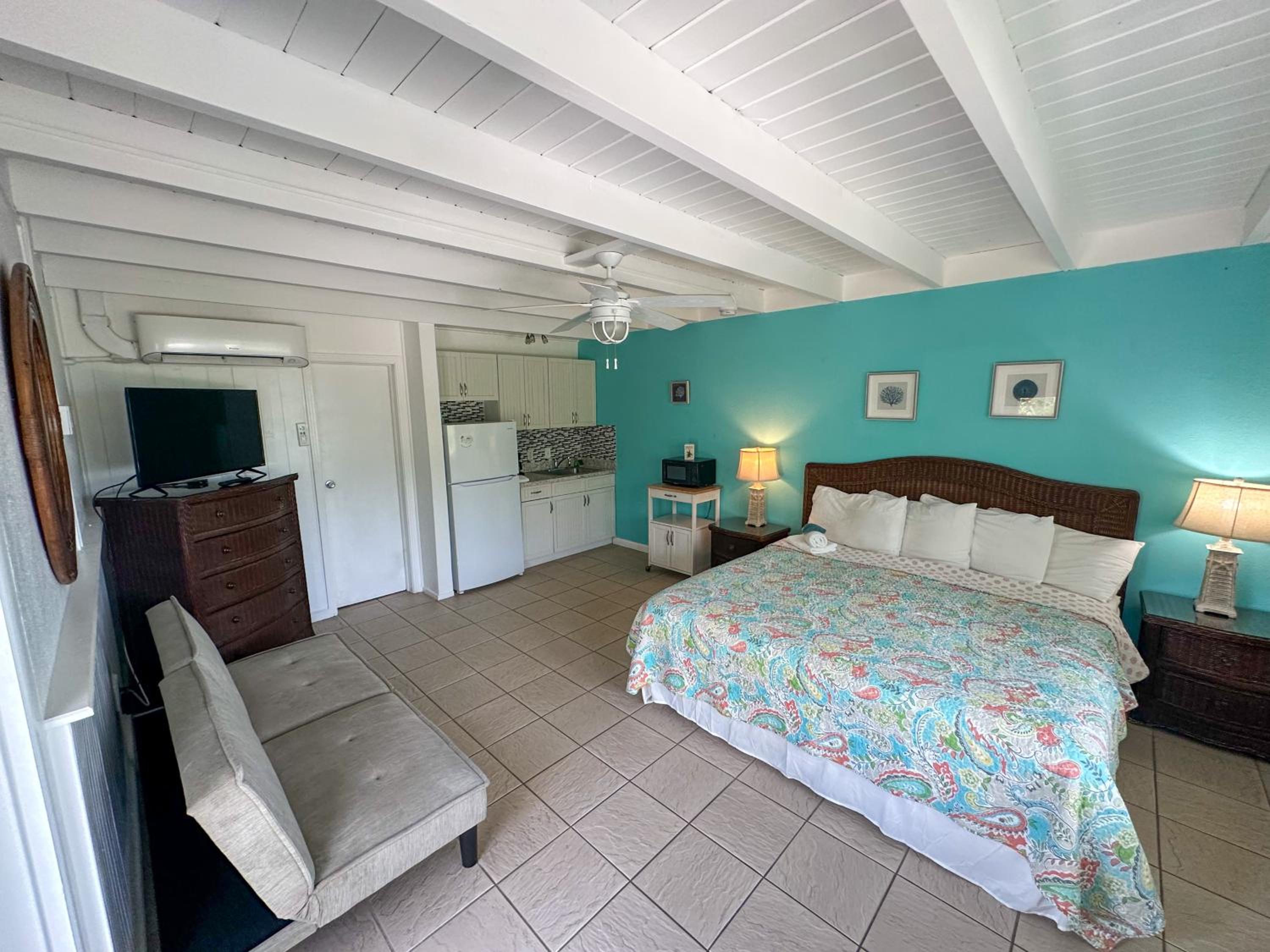 The Pearl Beach Inn
