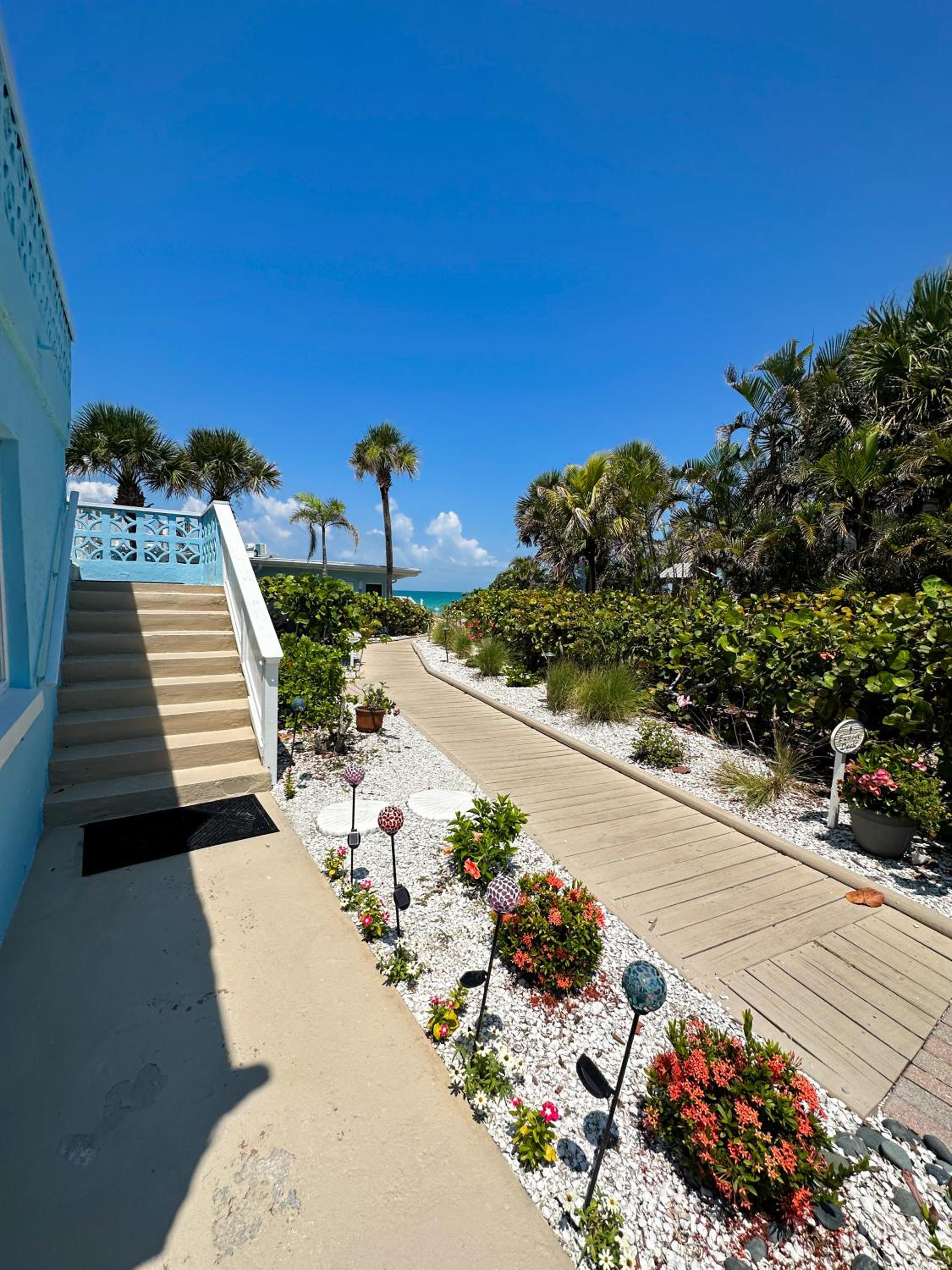 The Pearl Beach Inn