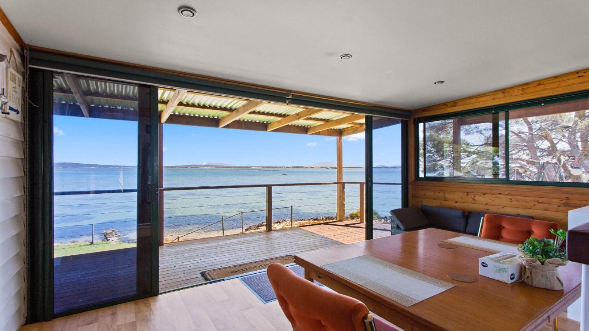 Kellidie Bliss Is Coffin Bay's Touch Of Paradise - Perfect Couples Retreat