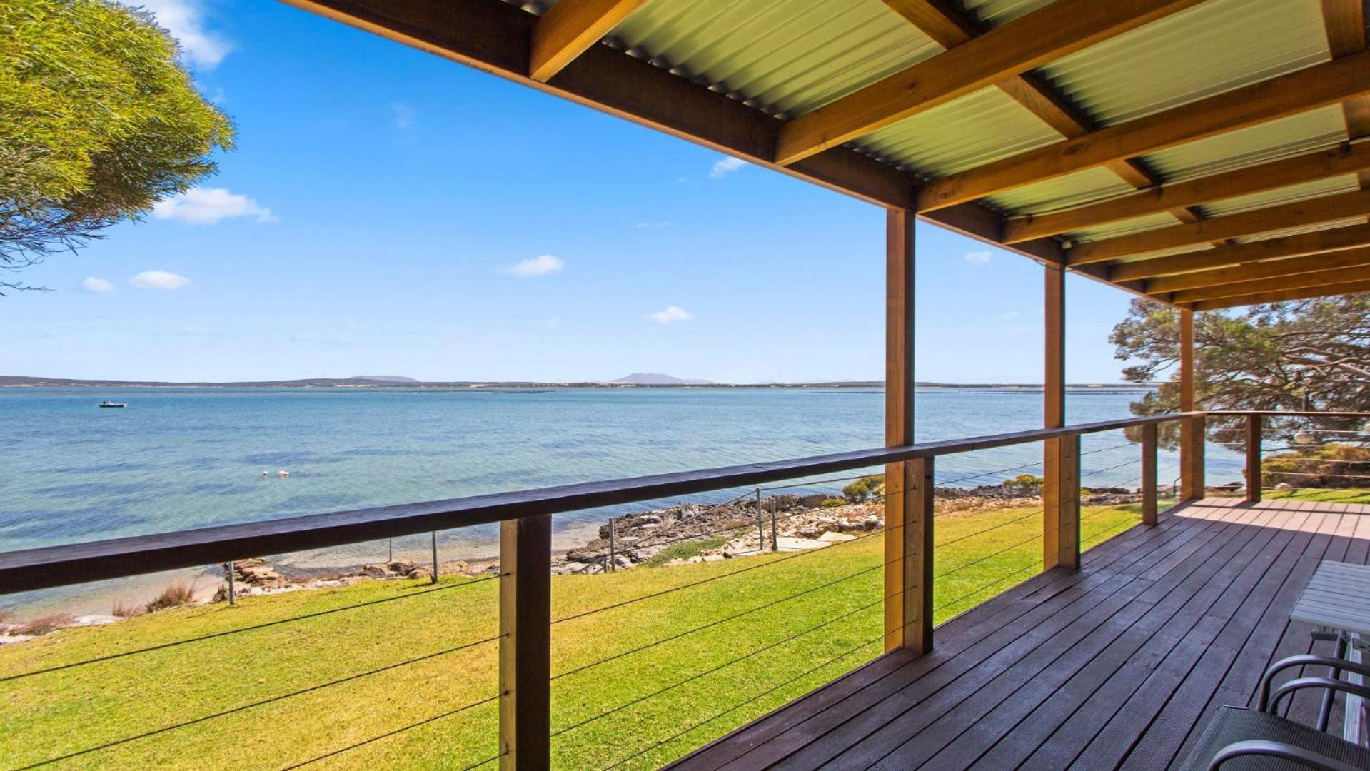 Kellidie Bliss Is Coffin Bay's Touch Of Paradise - Perfect Couples Retreat