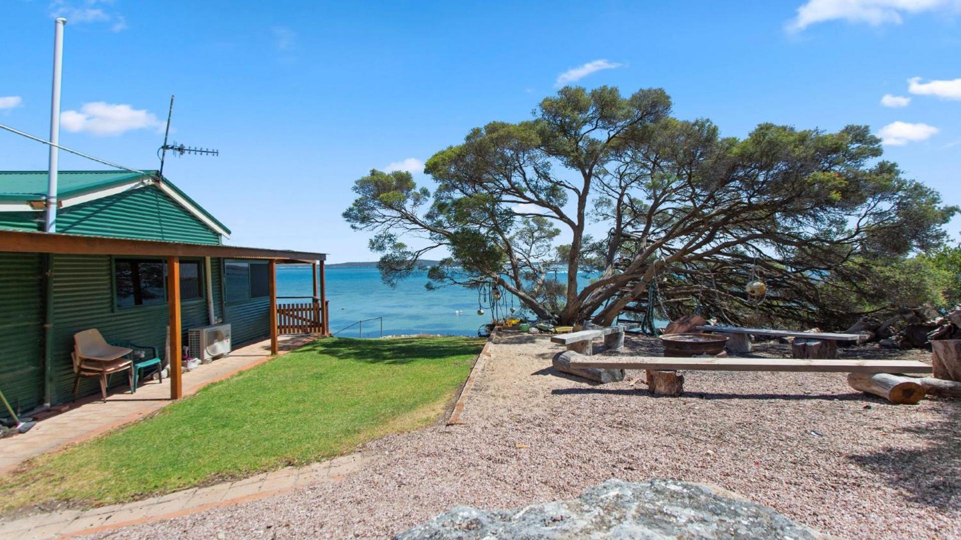 Kellidie Bliss Is Coffin Bay's Touch Of Paradise - Perfect Couples Retreat