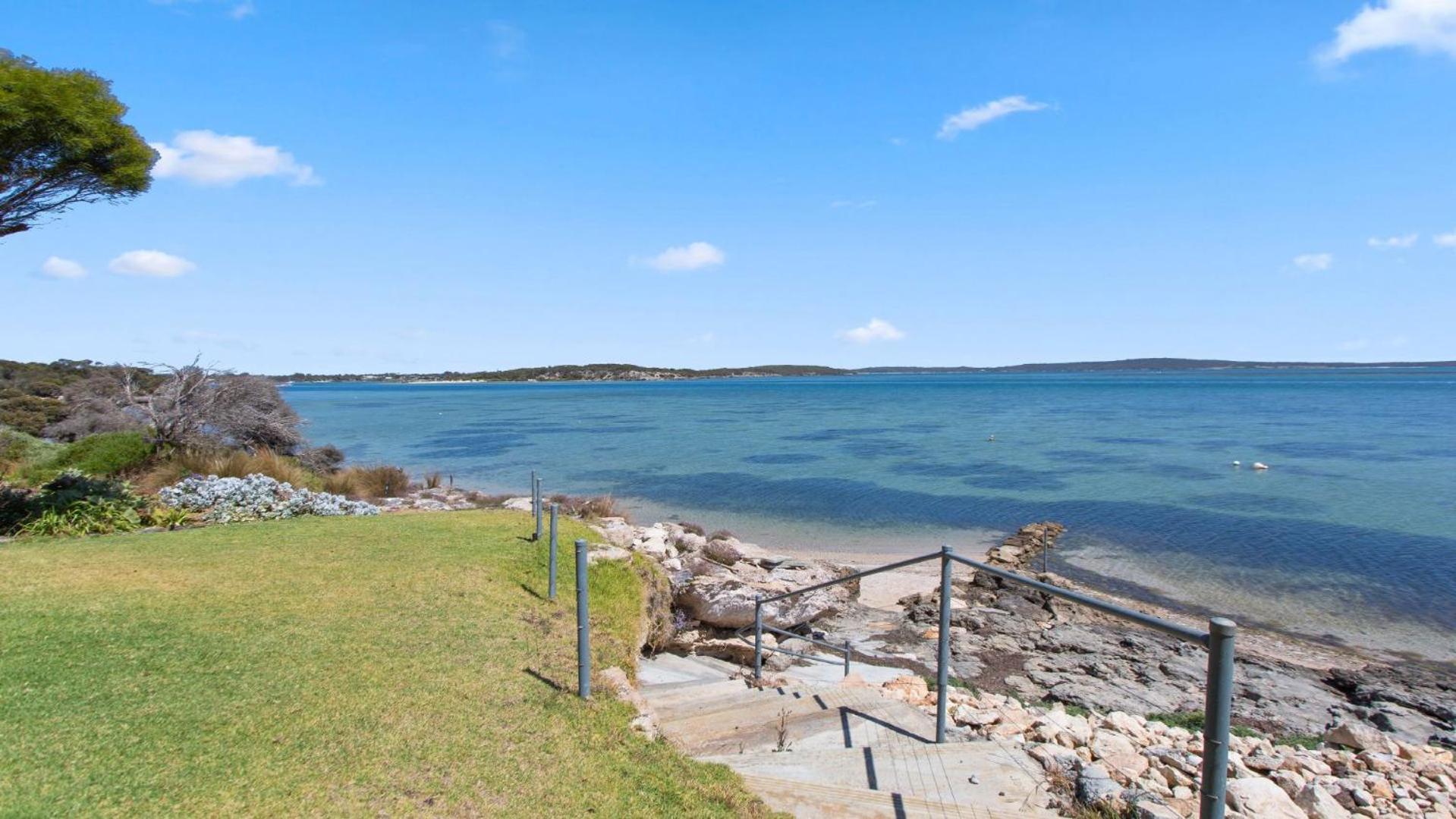 Kellidie Bliss Is Coffin Bay's Touch Of Paradise - Perfect Couples Retreat