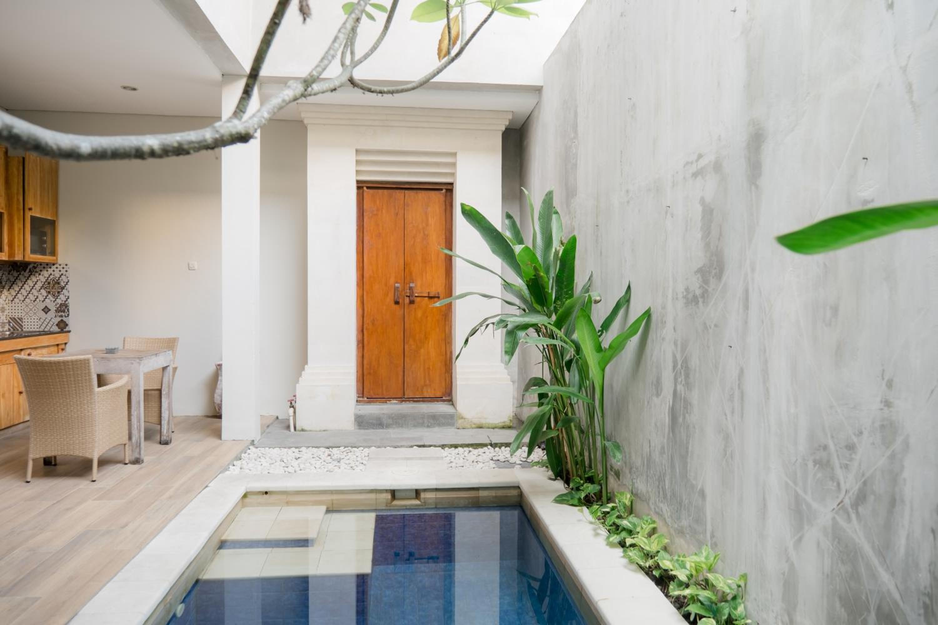 18 Suite Villa Kuta