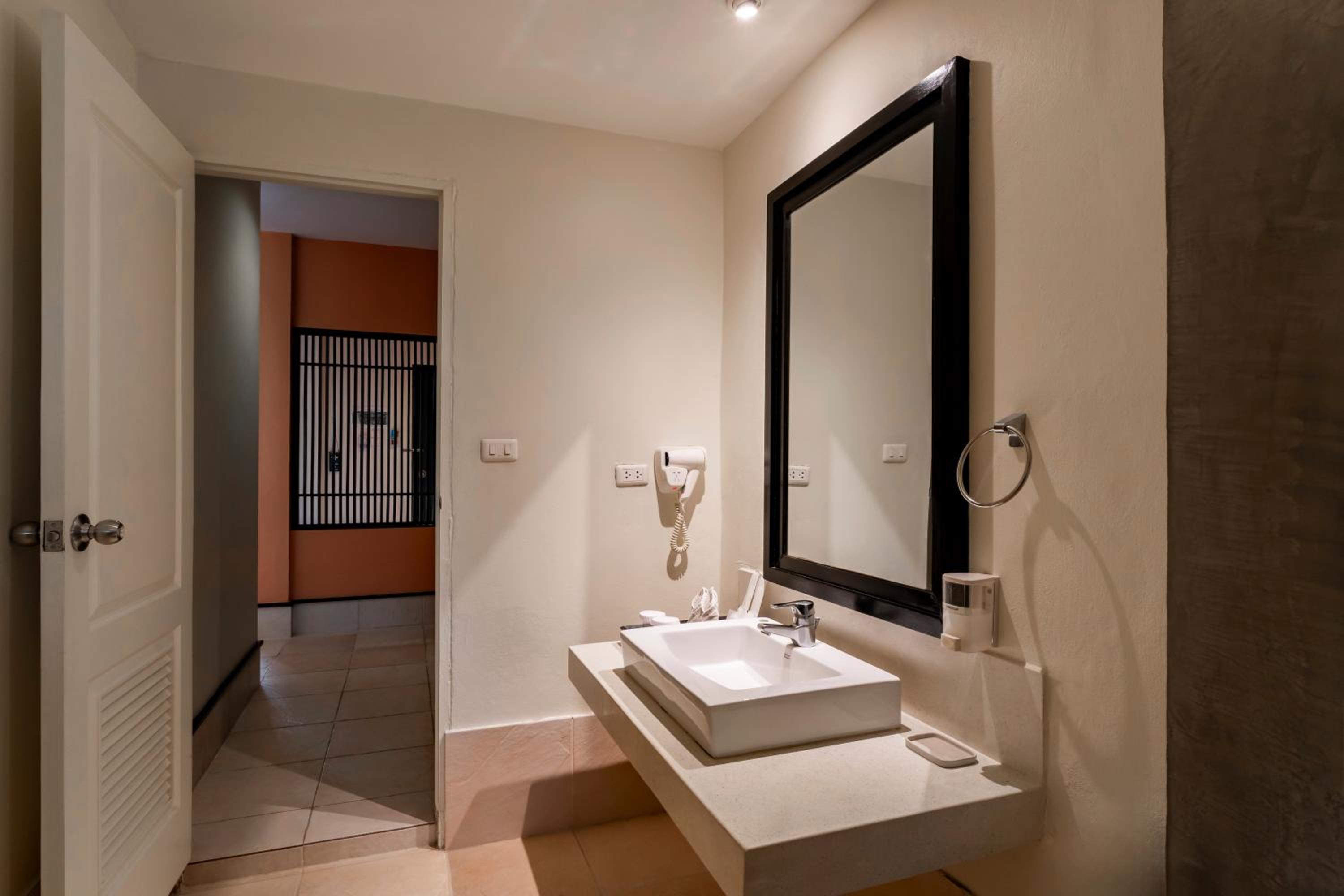Baan Khaolak Beach Resort