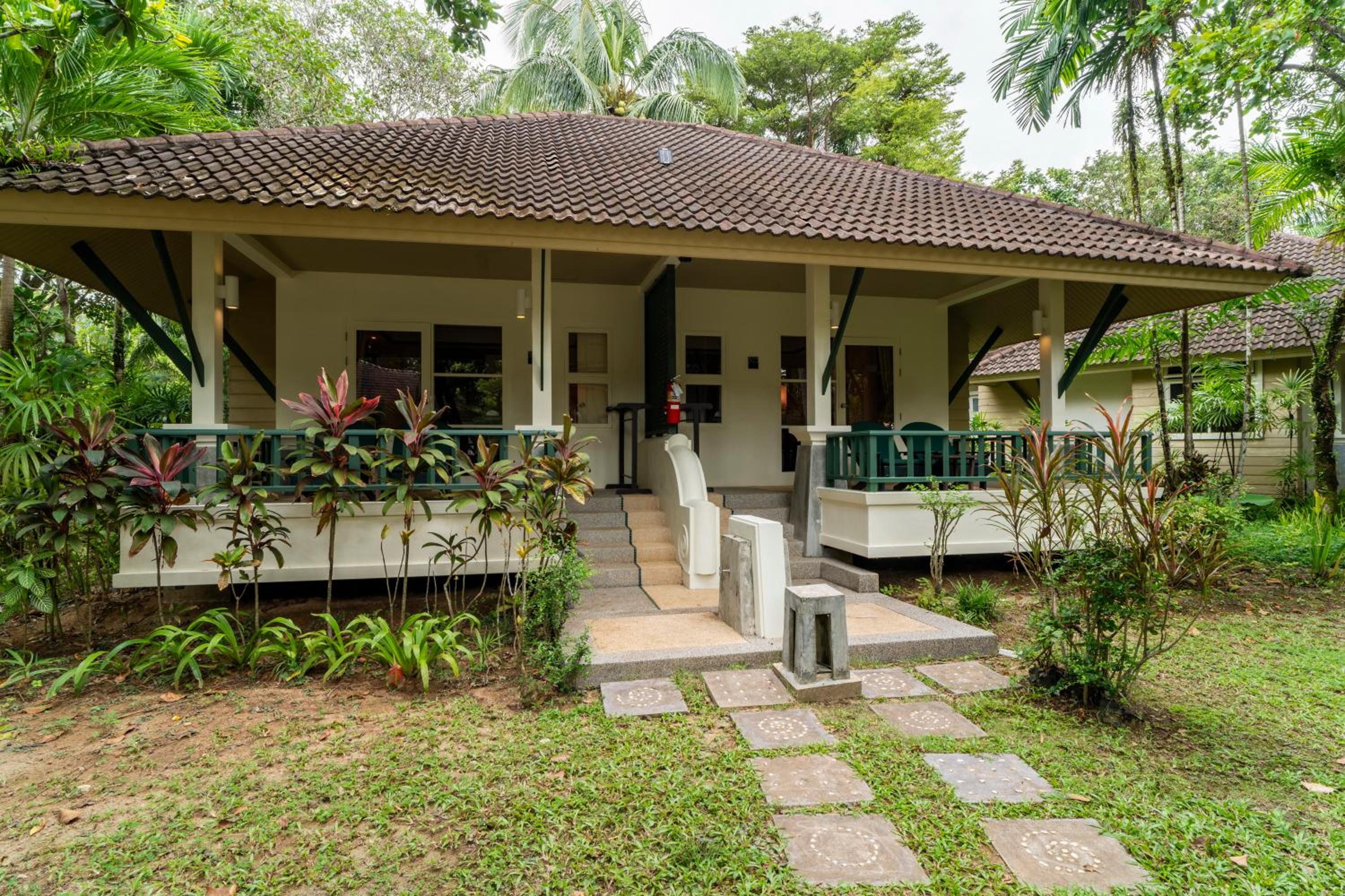 Baan Khaolak Beach Resort