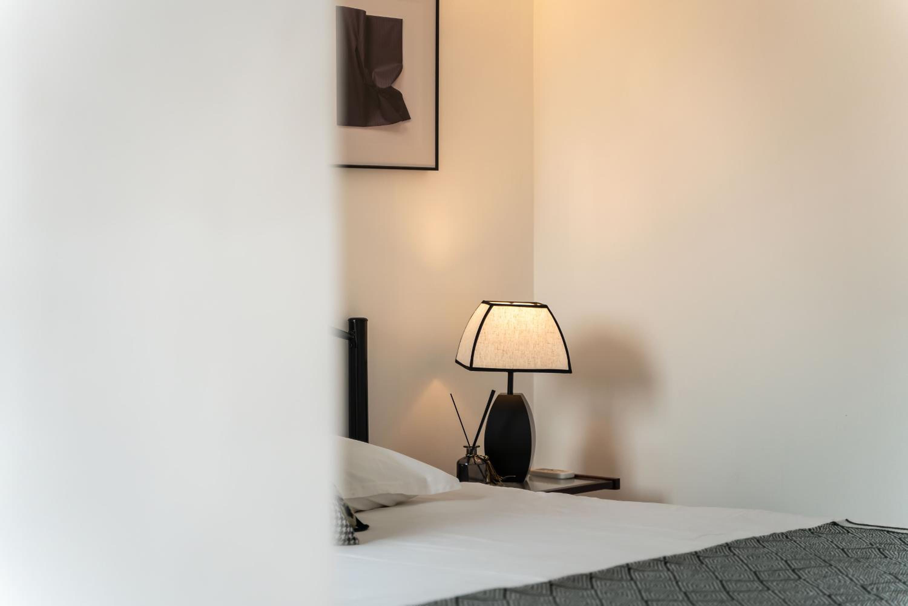 Yi Du Home with City View - Family Suite 500m to Nanjing West Rd Near People's Square -Credit Cards Accepted