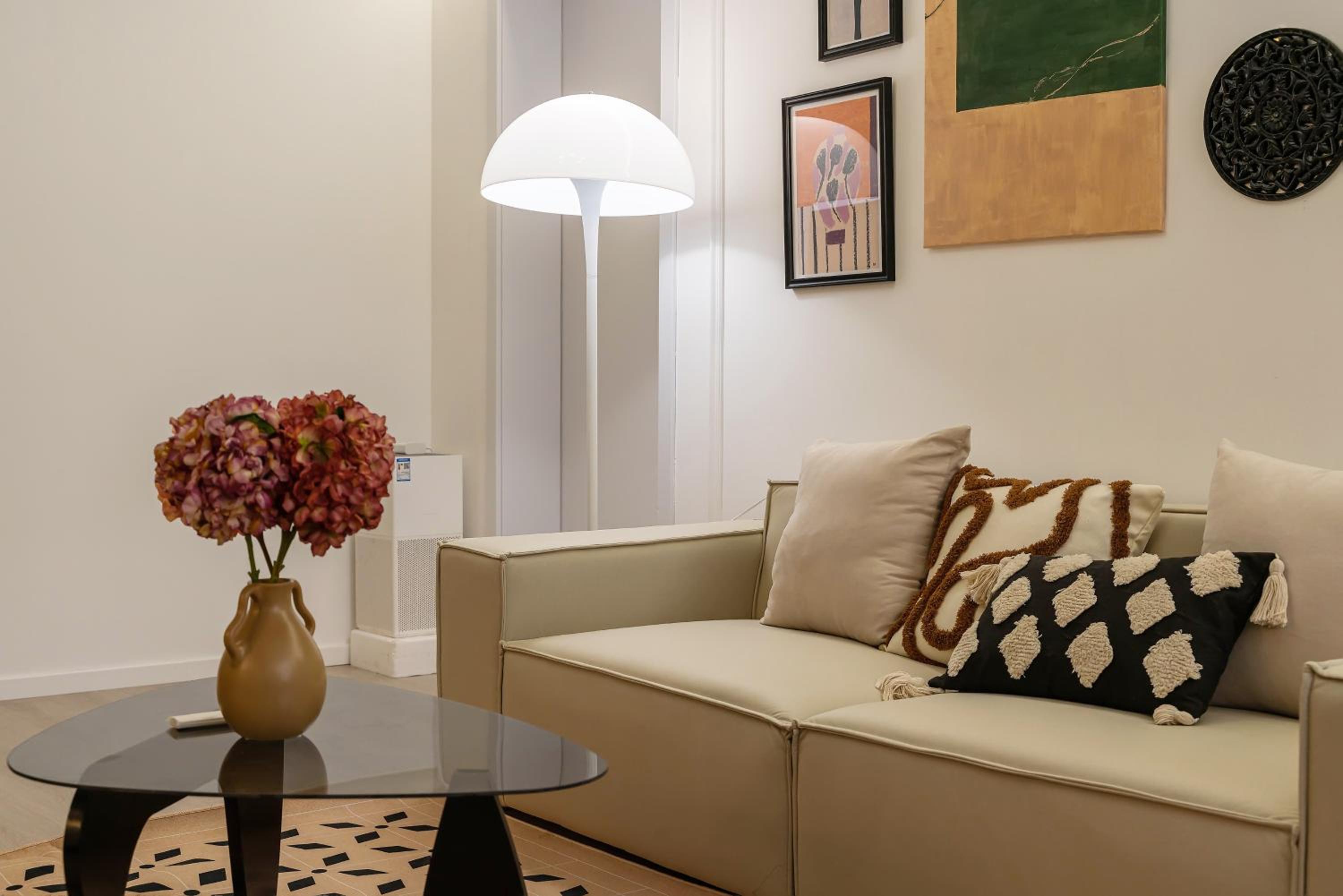 Yi Du Home with City View - Family Suite 500m to Nanjing West Rd Near People's Square -Credit Cards Accepted