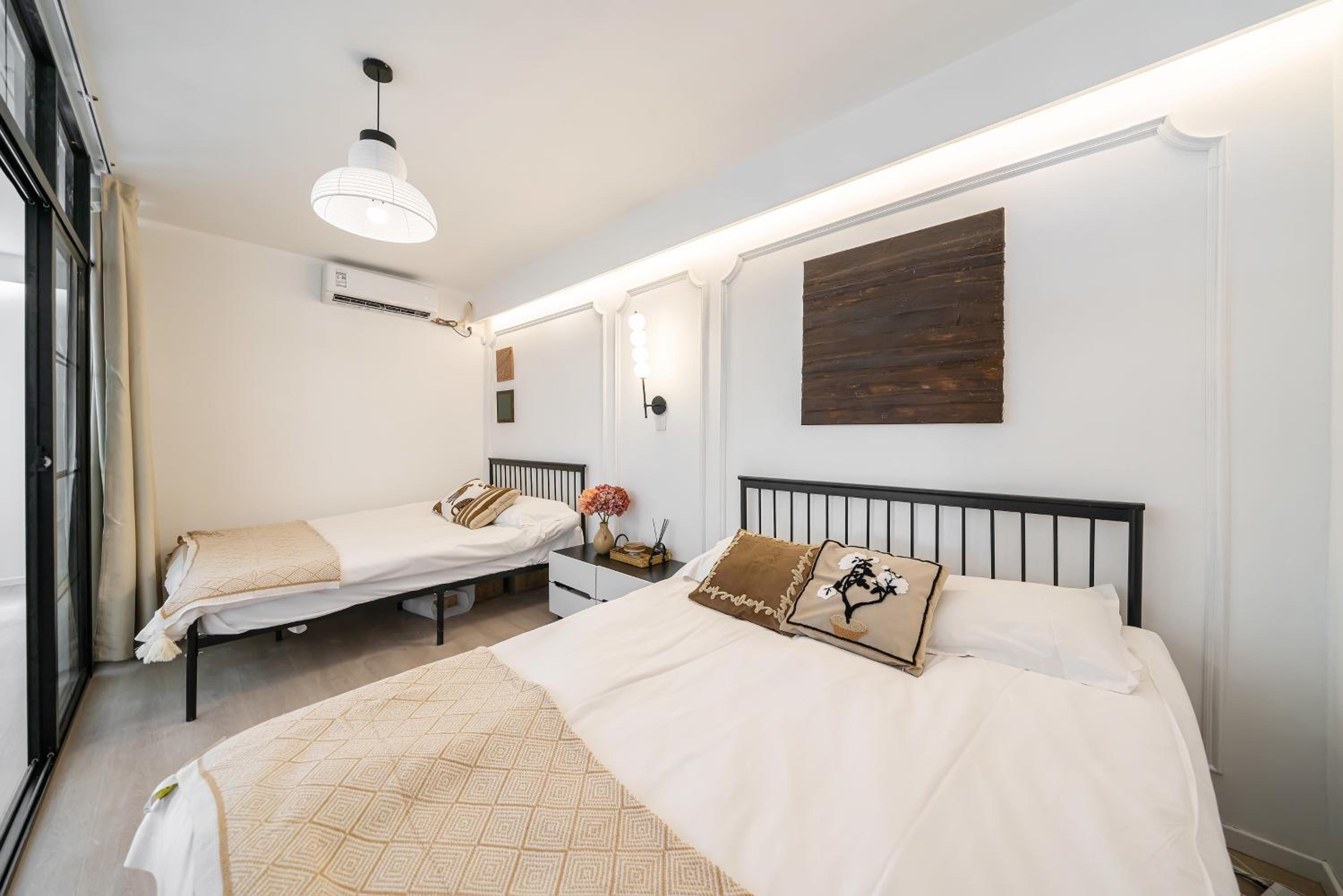 Yi Du Home with City View - Family Suite 500m to Nanjing West Rd Near People's Square -Credit Cards Accepted
