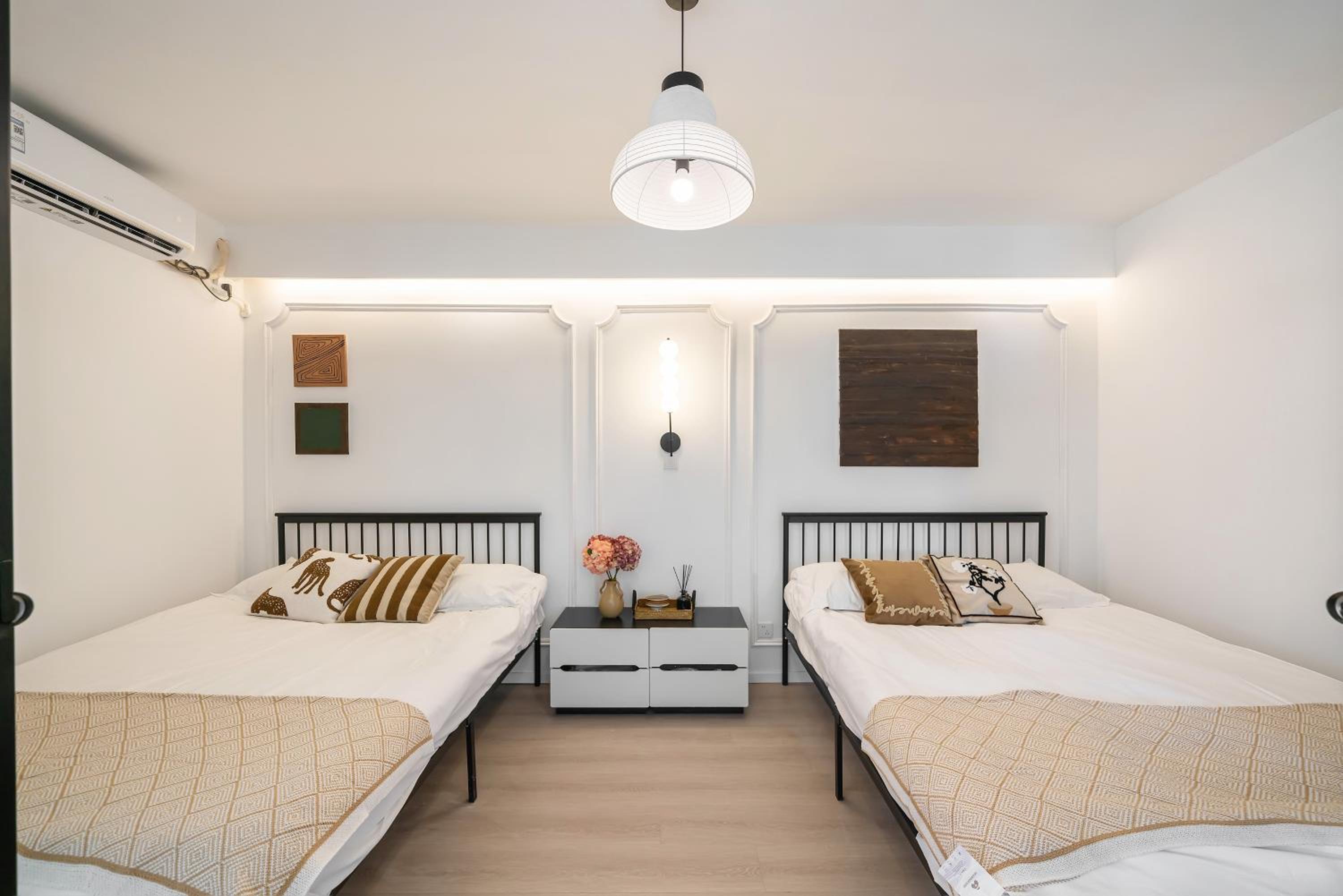 Yi Du Home with City View - Family Suite 500m to Nanjing West Rd Near People's Square -Credit Cards Accepted