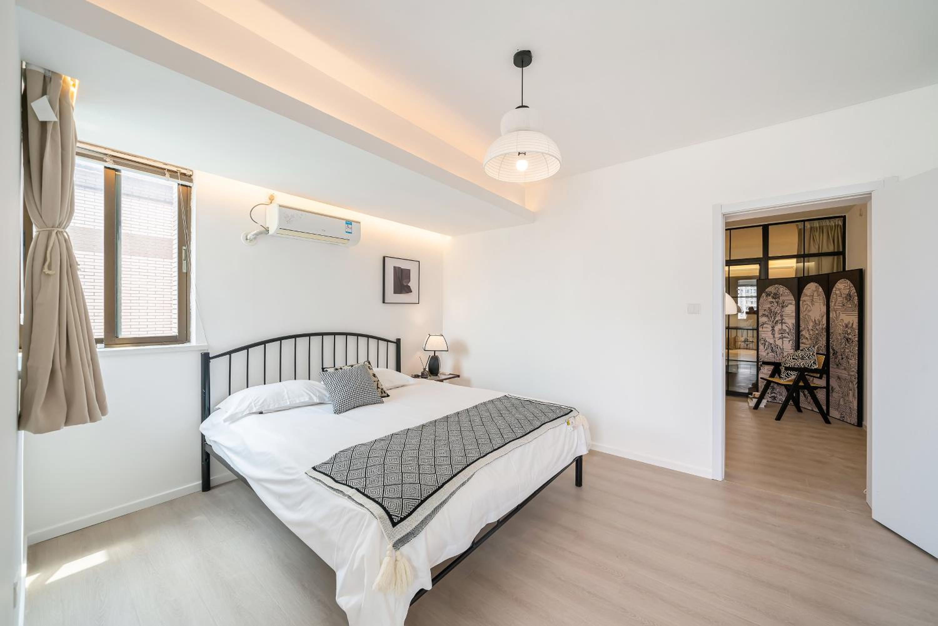 Yi Du Home with City View - Family Suite 500m to Nanjing West Rd Near People's Square -Credit Cards Accepted