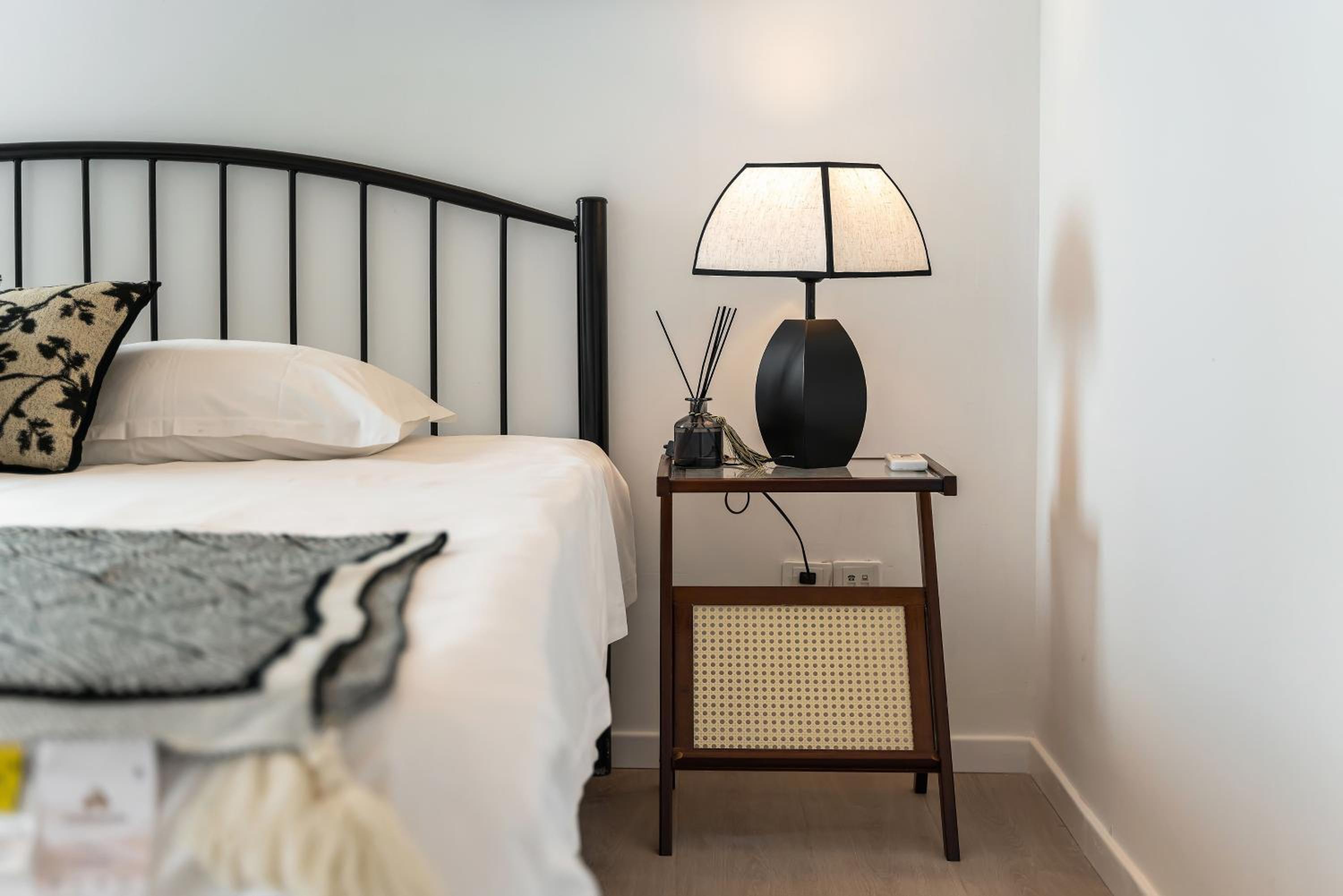 Yi Du Home with City View - Family Suite 500m to Nanjing West Rd Near People's Square -Credit Cards Accepted
