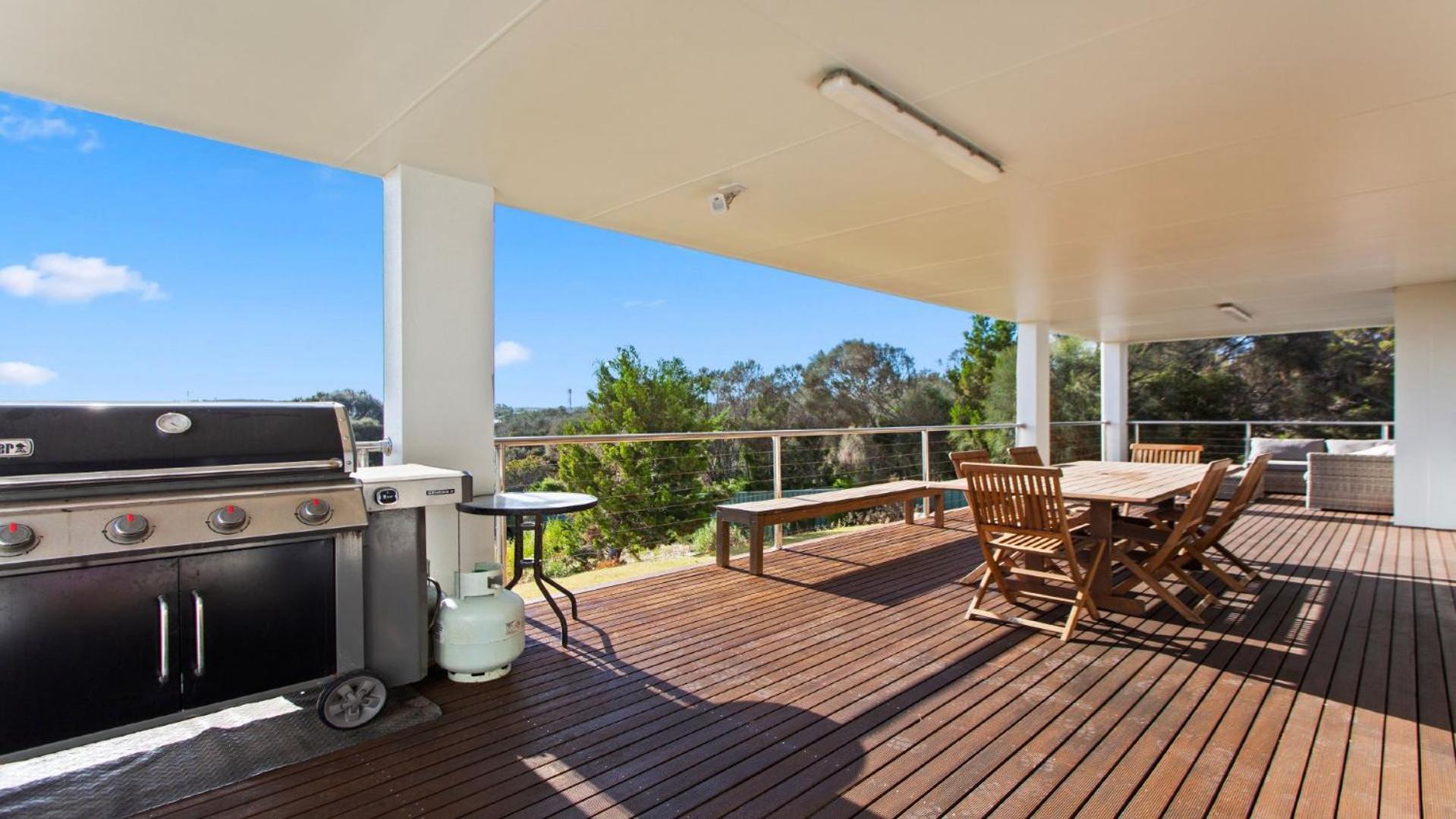 Endeavour View Is A Fantastic - A Modern, 4 Bedroom Holiday Home