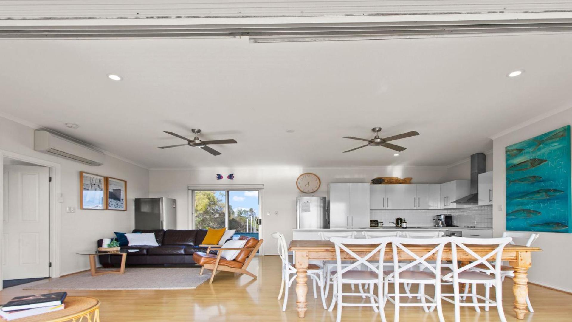 Endeavour View Is A Fantastic - A Modern, 4 Bedroom Holiday Home