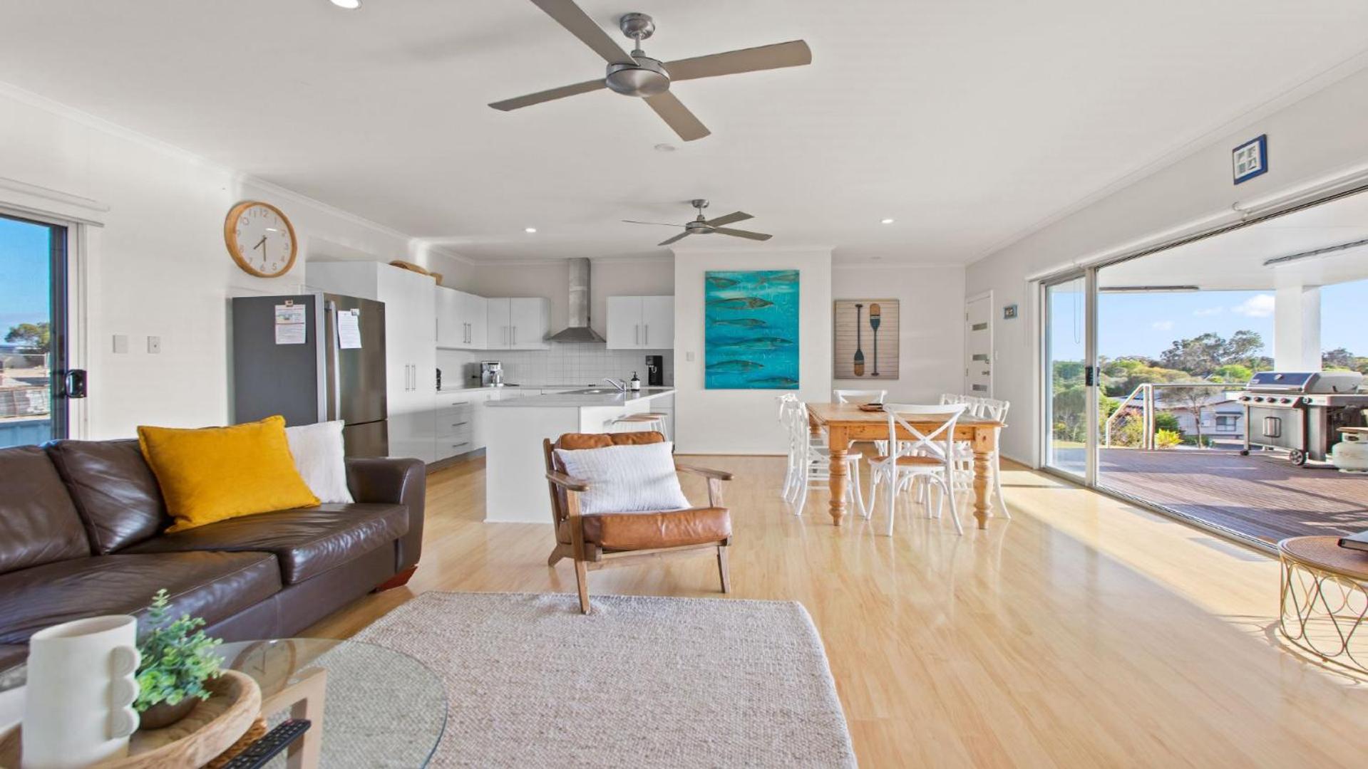 Endeavour View Is A Fantastic - A Modern, 4 Bedroom Holiday Home