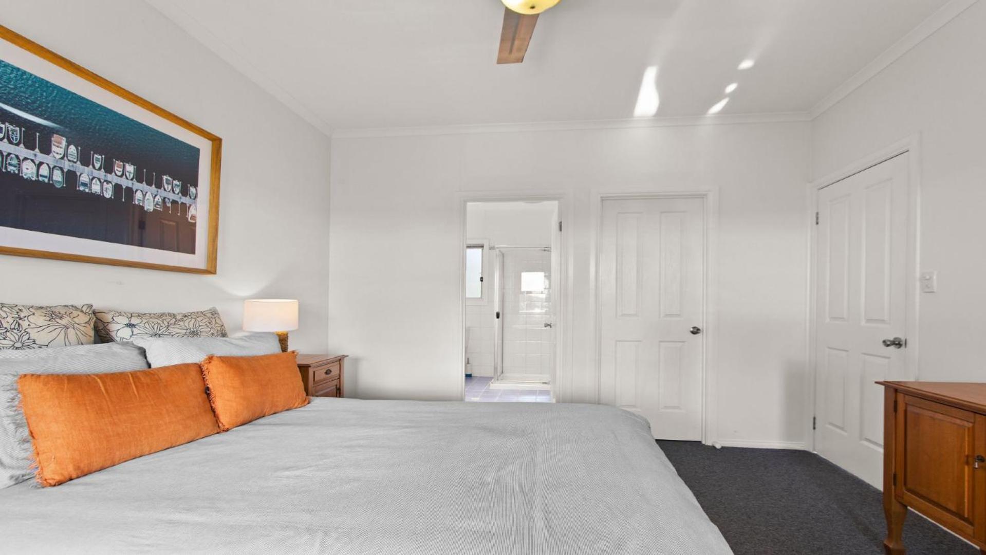 Endeavour View Is A Fantastic - A Modern, 4 Bedroom Holiday Home