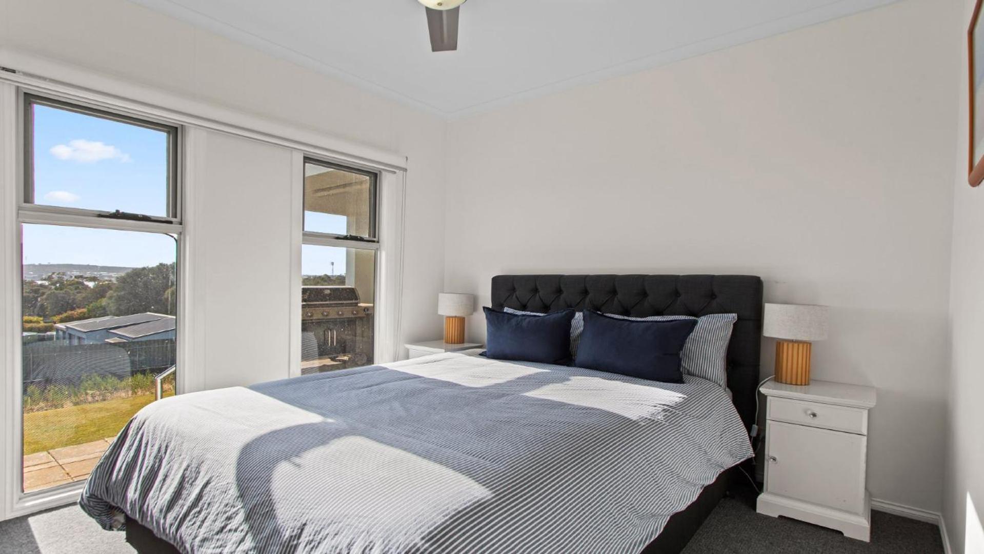 Endeavour View Is A Fantastic - A Modern, 4 Bedroom Holiday Home