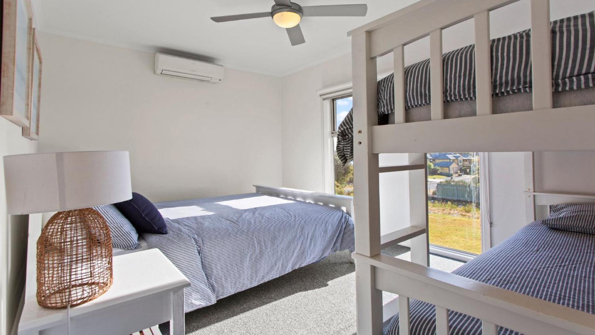 Endeavour View Is A Fantastic - A Modern, 4 Bedroom Holiday Home