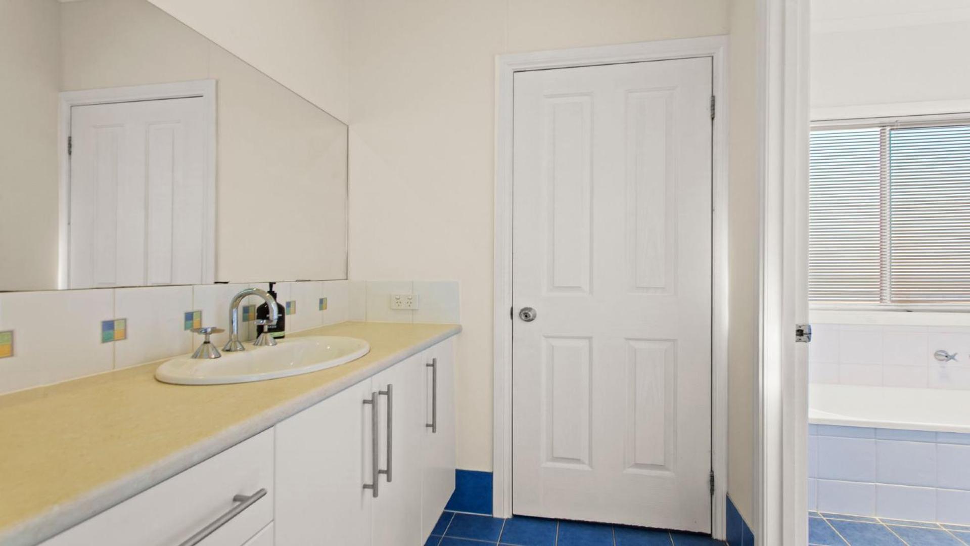 Endeavour View Is A Fantastic - A Modern, 4 Bedroom Holiday Home