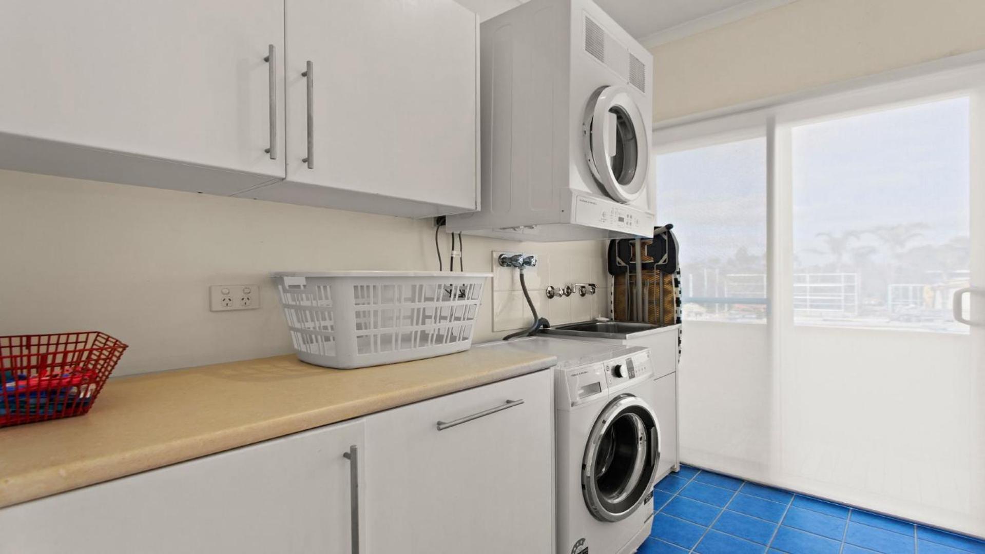 Endeavour View Is A Fantastic - A Modern, 4 Bedroom Holiday Home