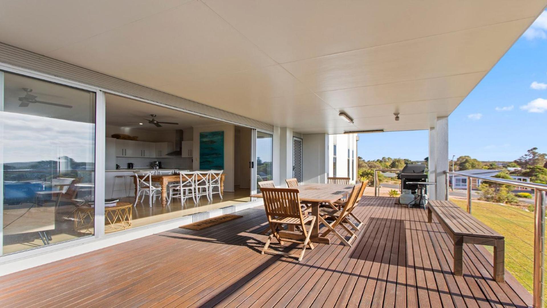 Endeavour View Is A Fantastic - A Modern, 4 Bedroom Holiday Home