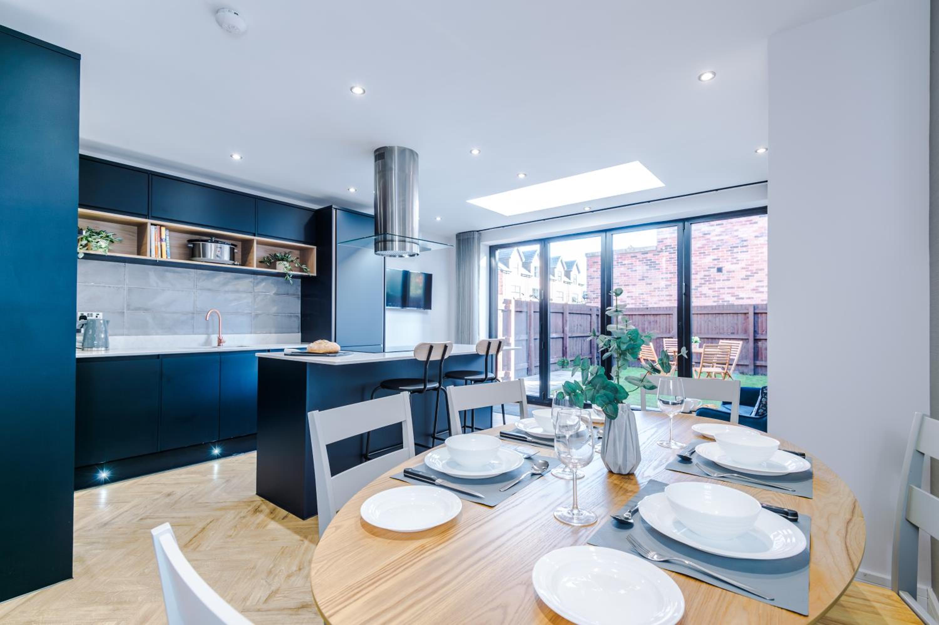 4 Bedroom Townhouse in Manchester - By Hilltop Serviced Apartments view 2
