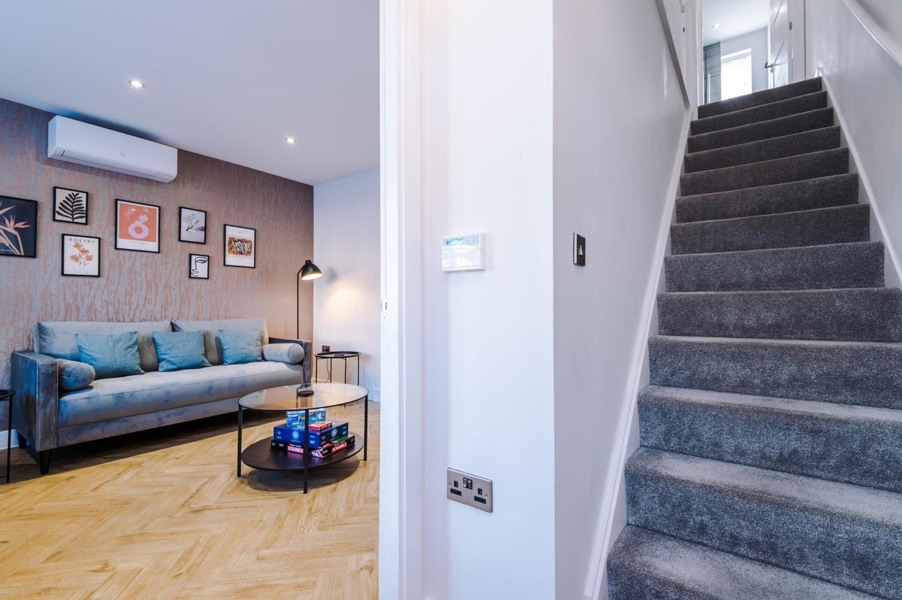 4 Bedroom Townhouse in Manchester - By Hilltop Serviced Apartments view 4