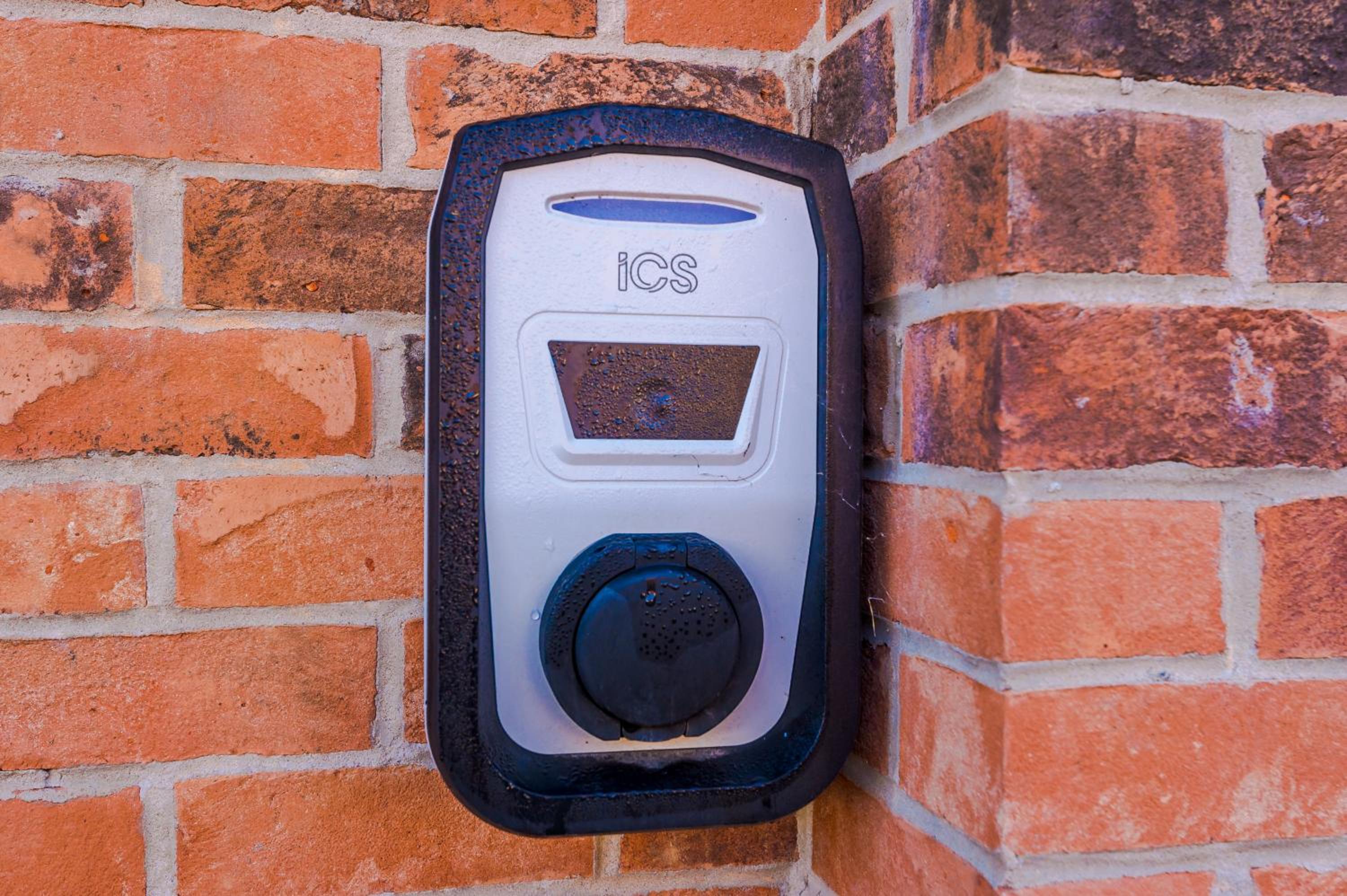 4 Bedroom Townhouse in Manchester - By Hilltop Serviced Apartments view 3