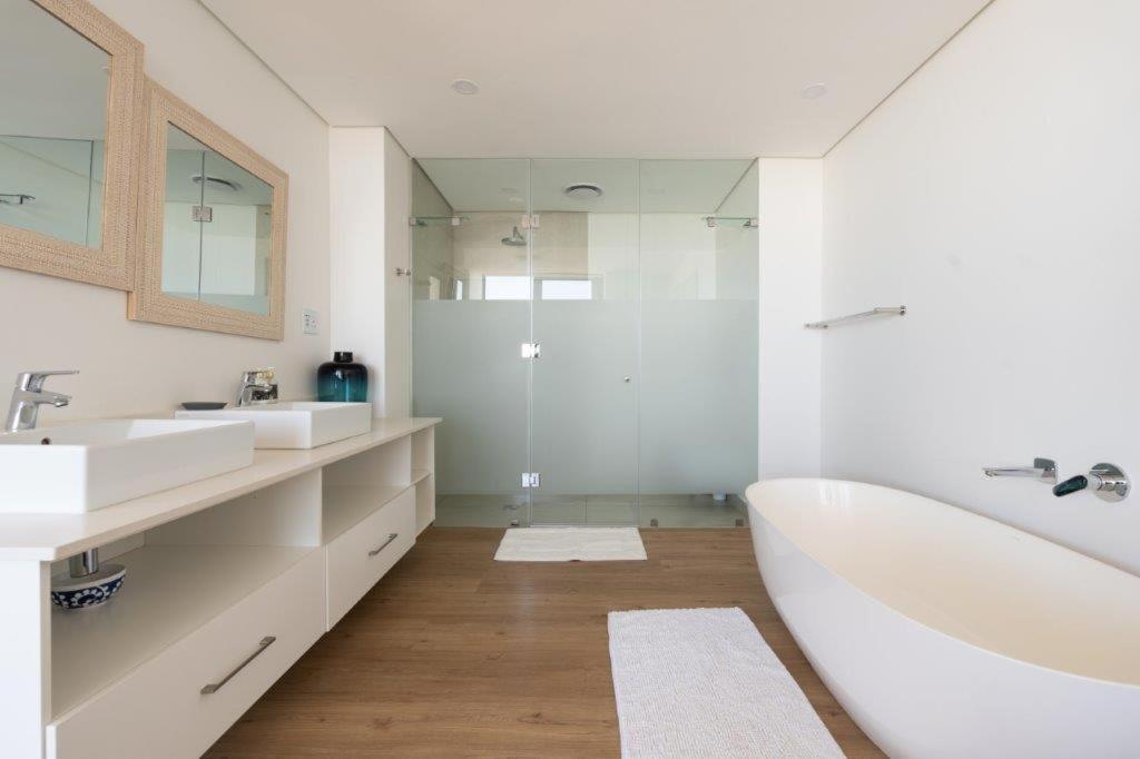 Sea La Vie - with Inverter view 5