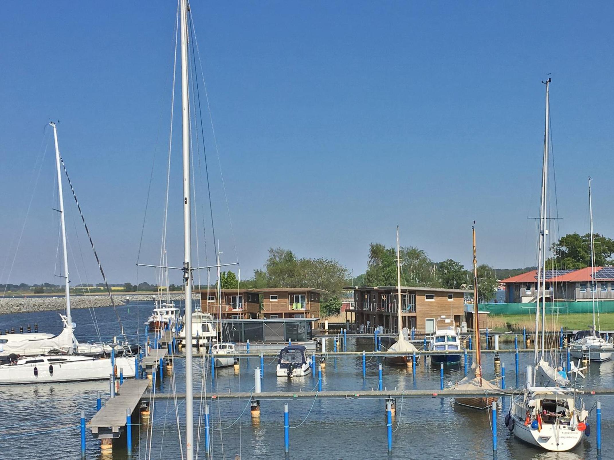FLOATING HOUSES -
