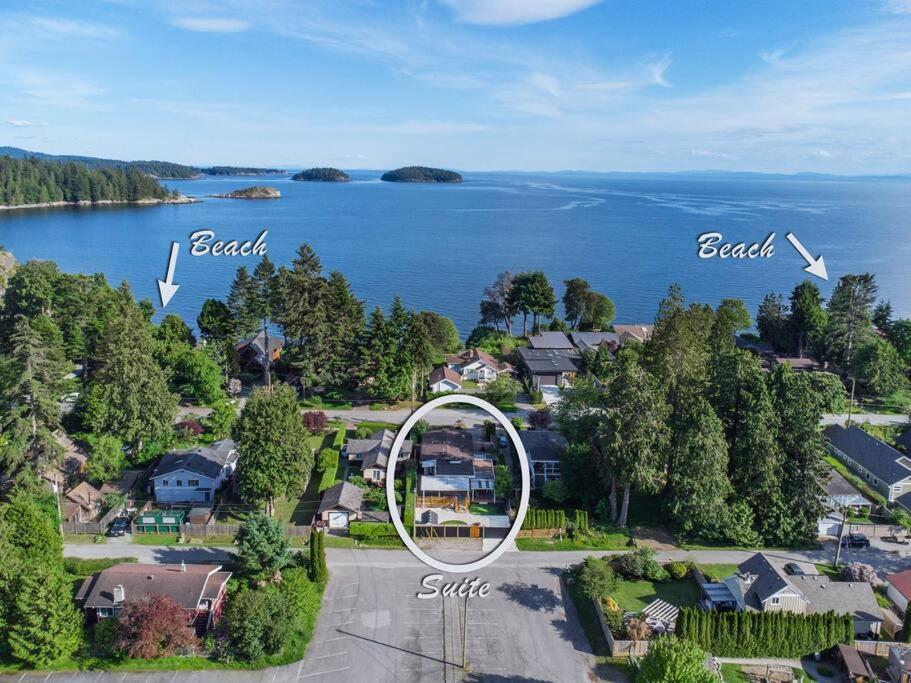 Tranquil private house w hot tub steps to beach.