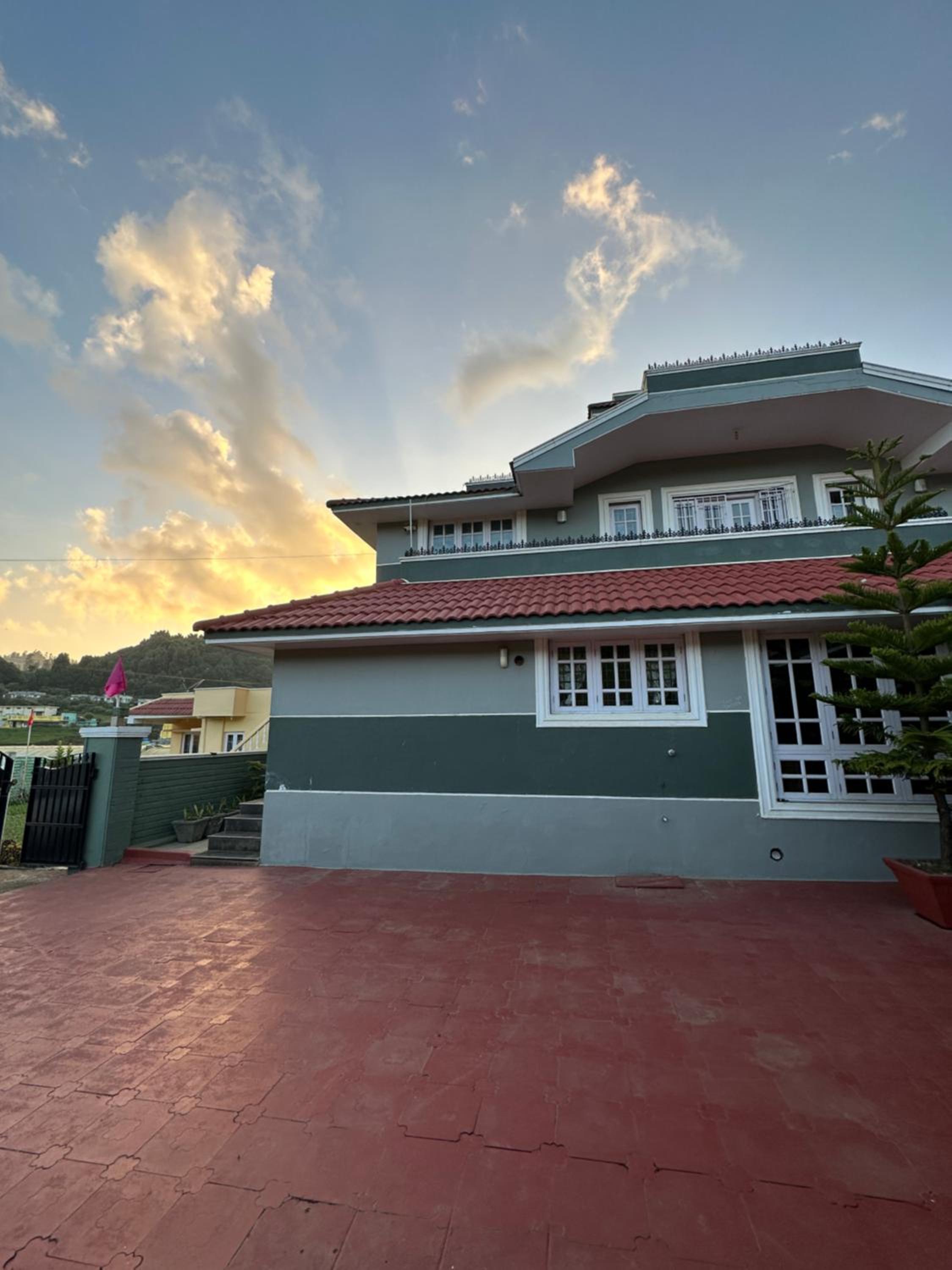 Nivi Homestay Ooty By Lexstays view 5